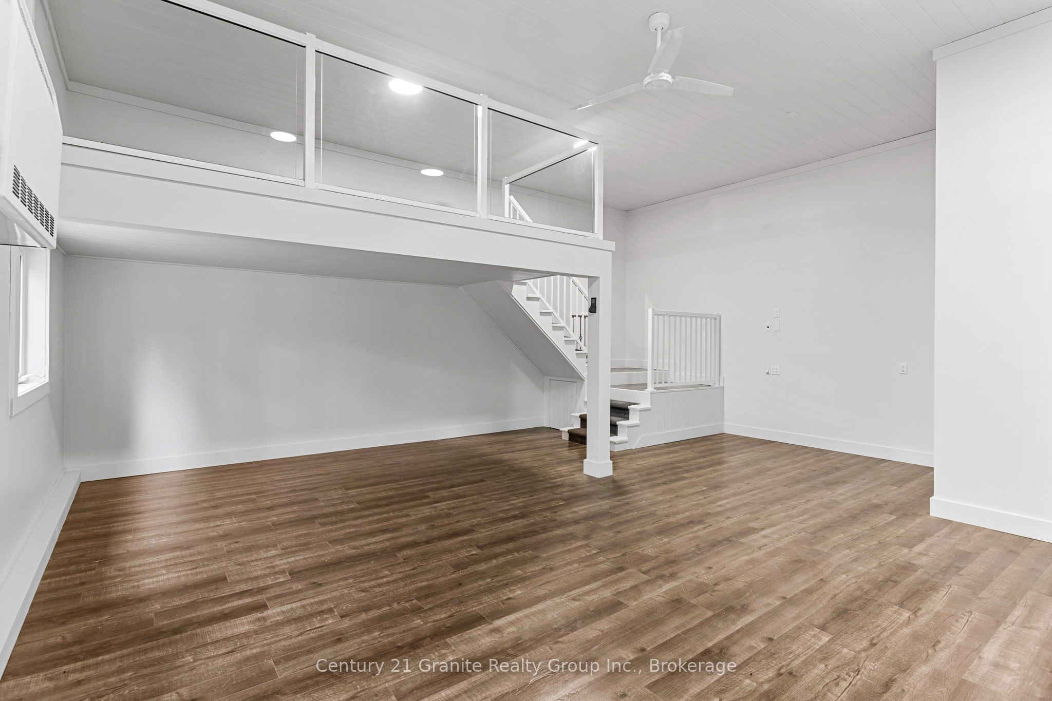 150 College Drive Property Photo 23