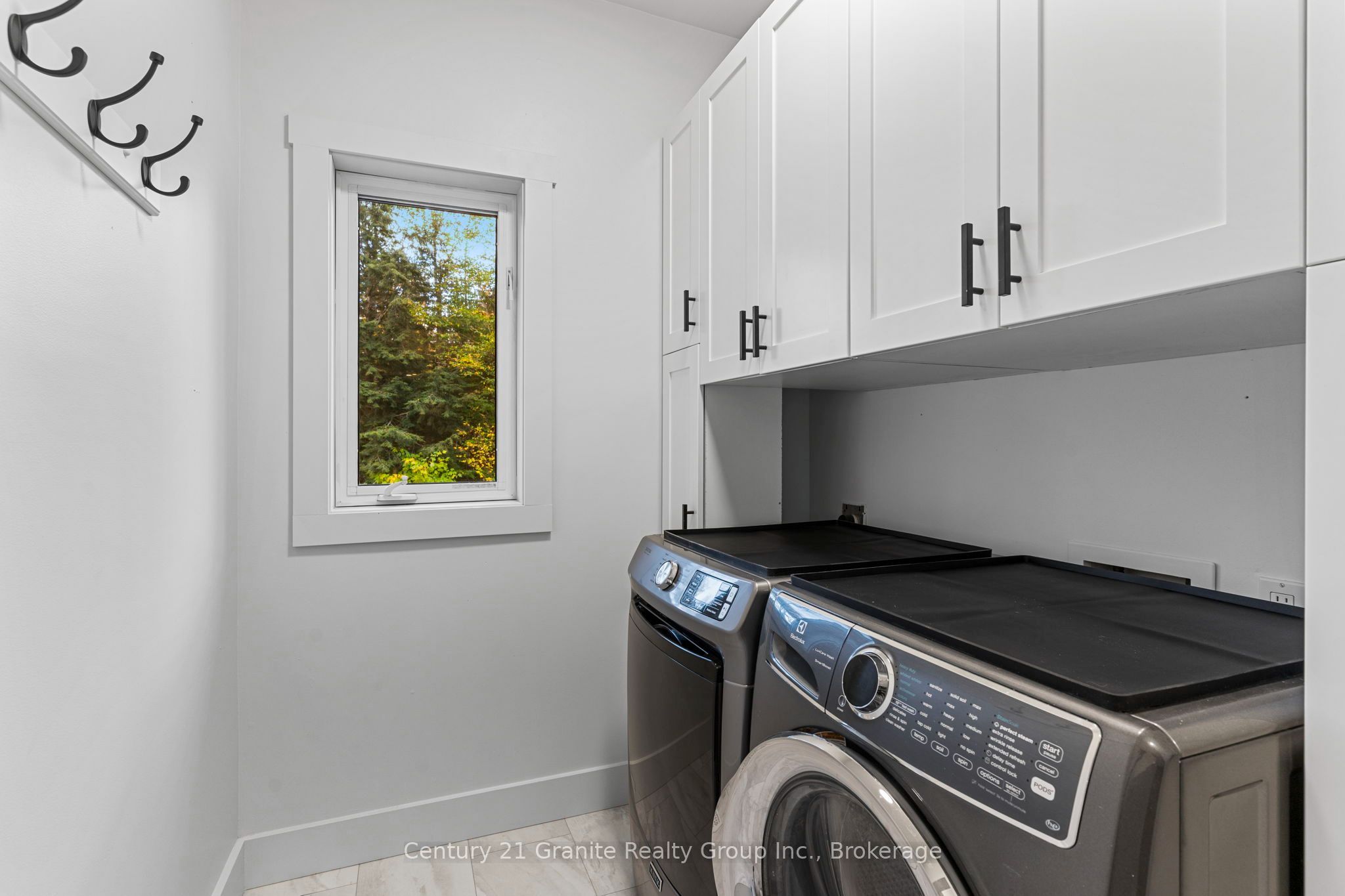 150 College Drive Property Photo 27