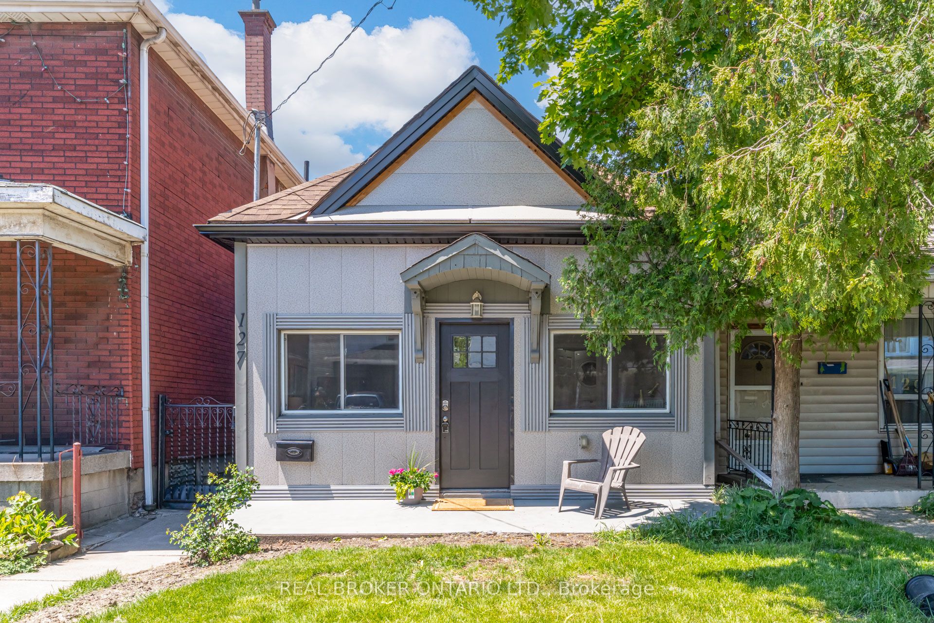 127 Barnesdale Avenue N Property Photo 1