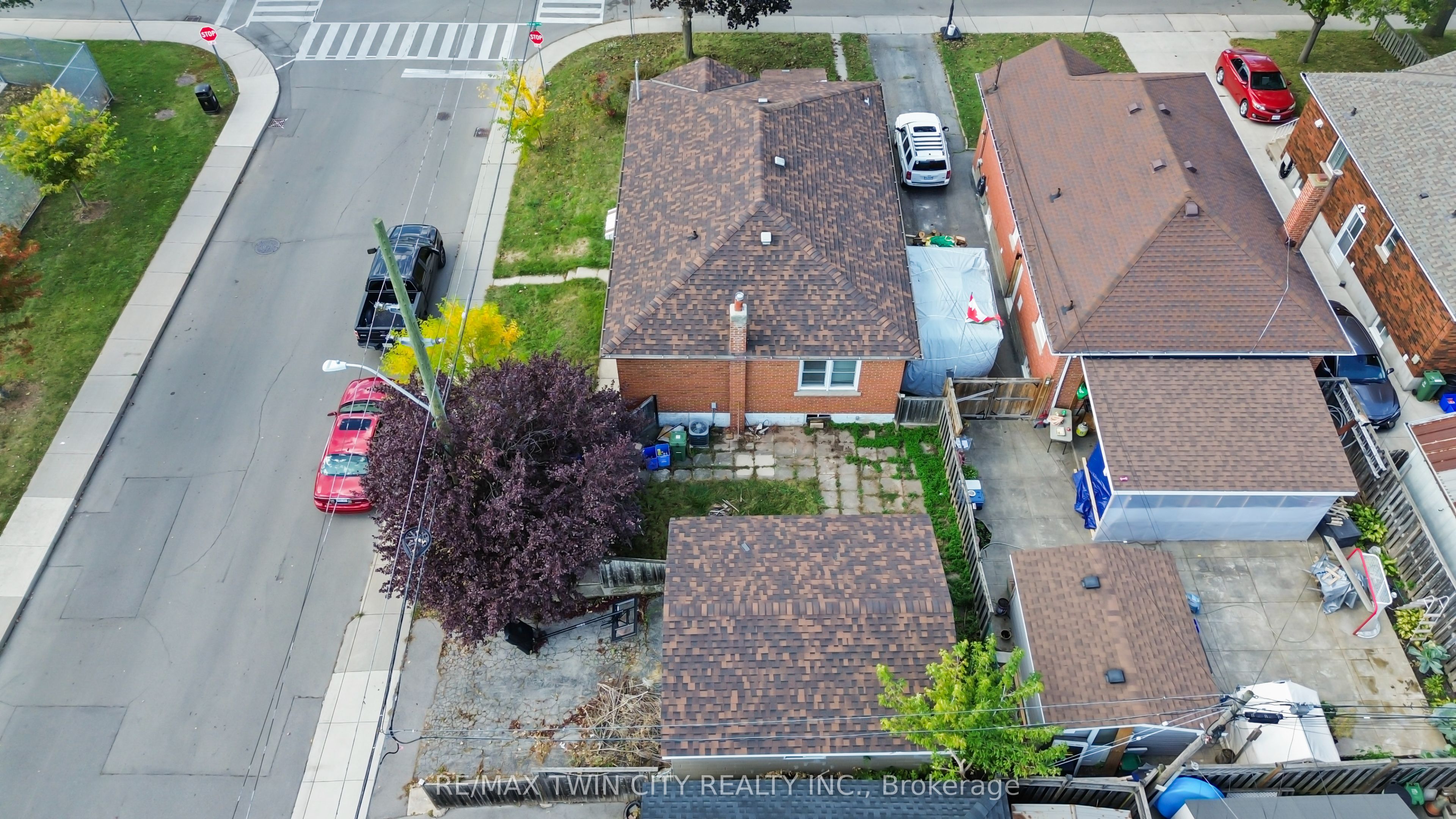 66 Walter Avenue N Property Photo 5