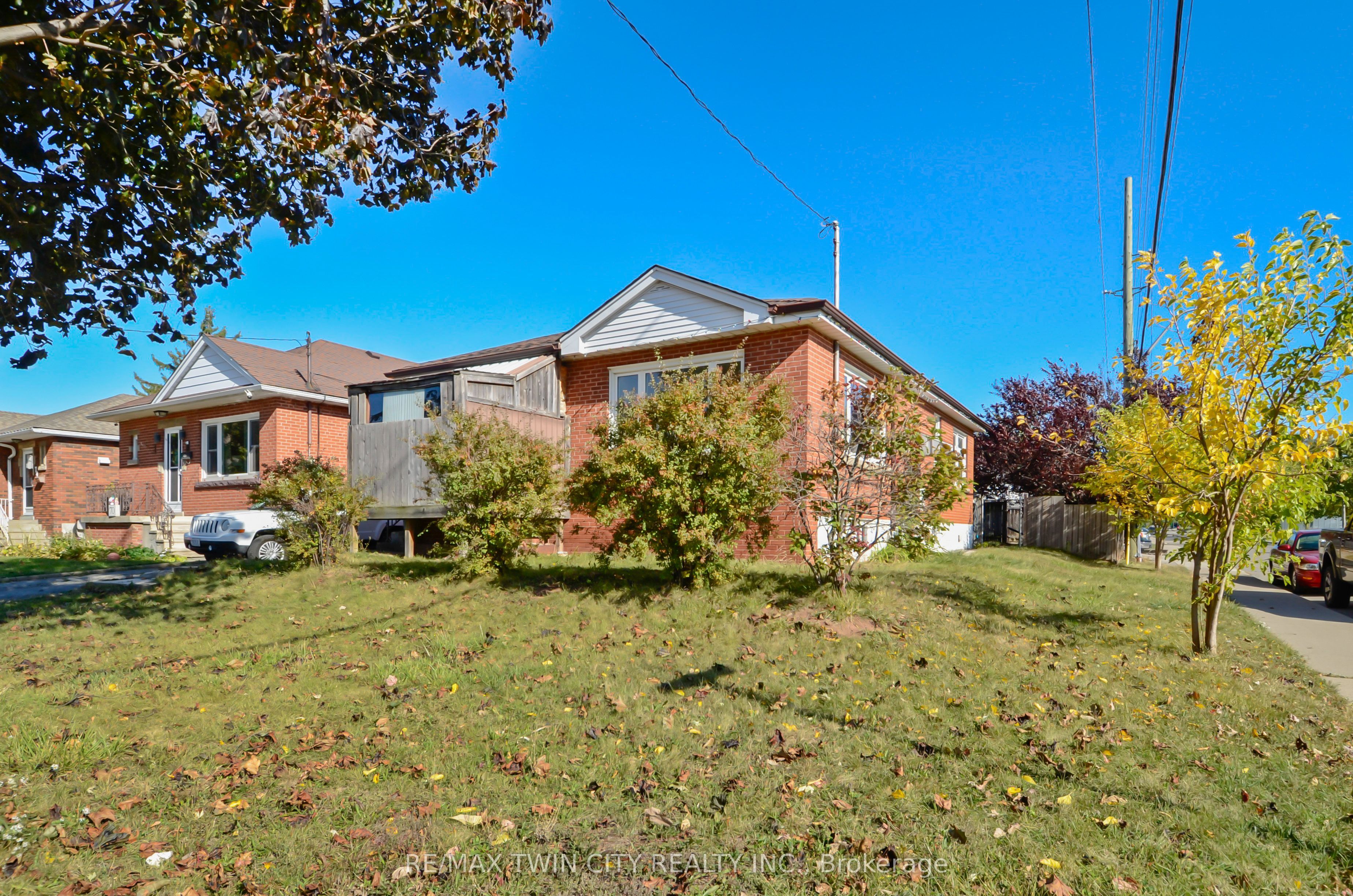66 Walter Avenue N Property Photo 10