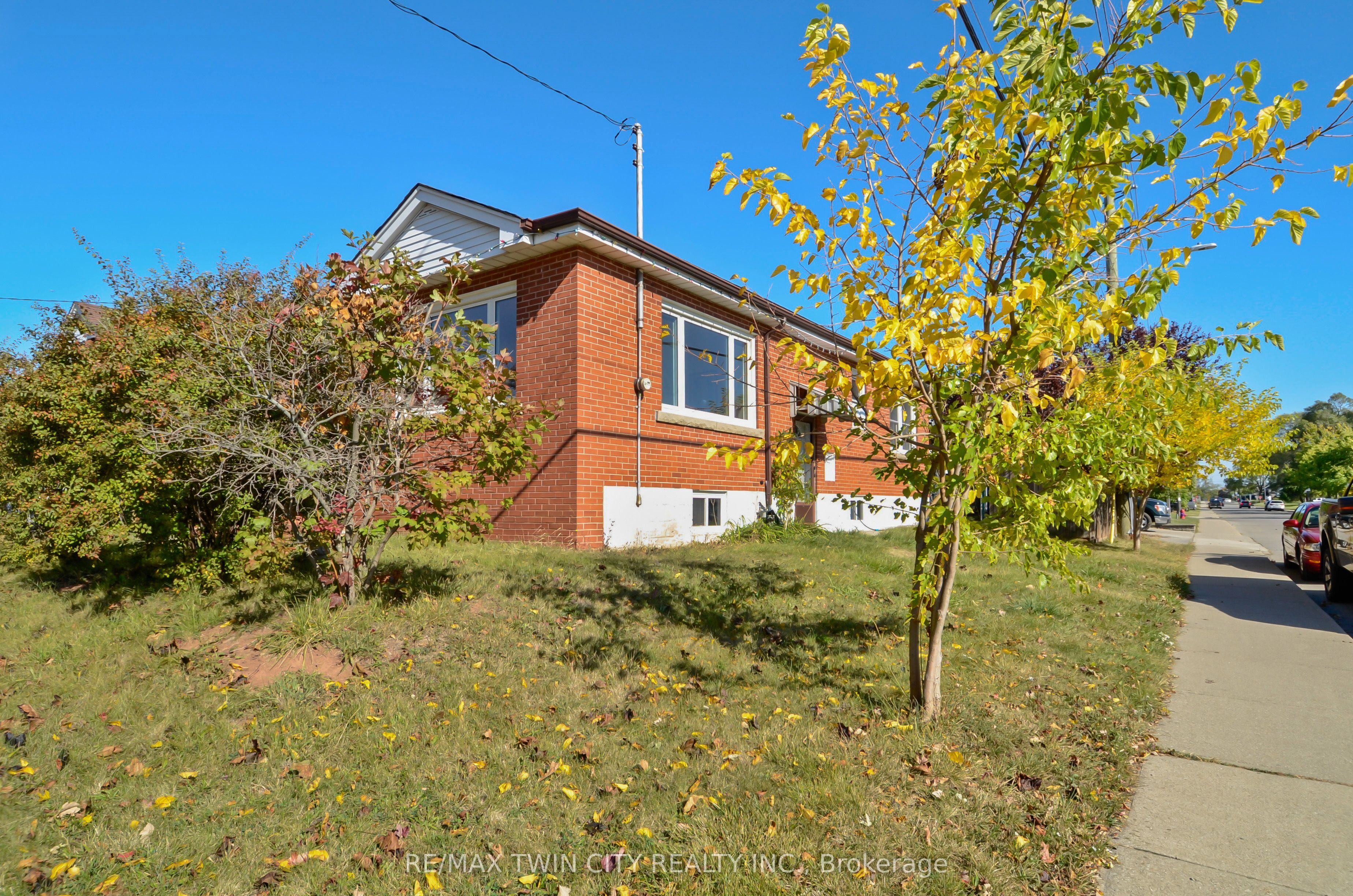 66 Walter Avenue N Property Photo 11
