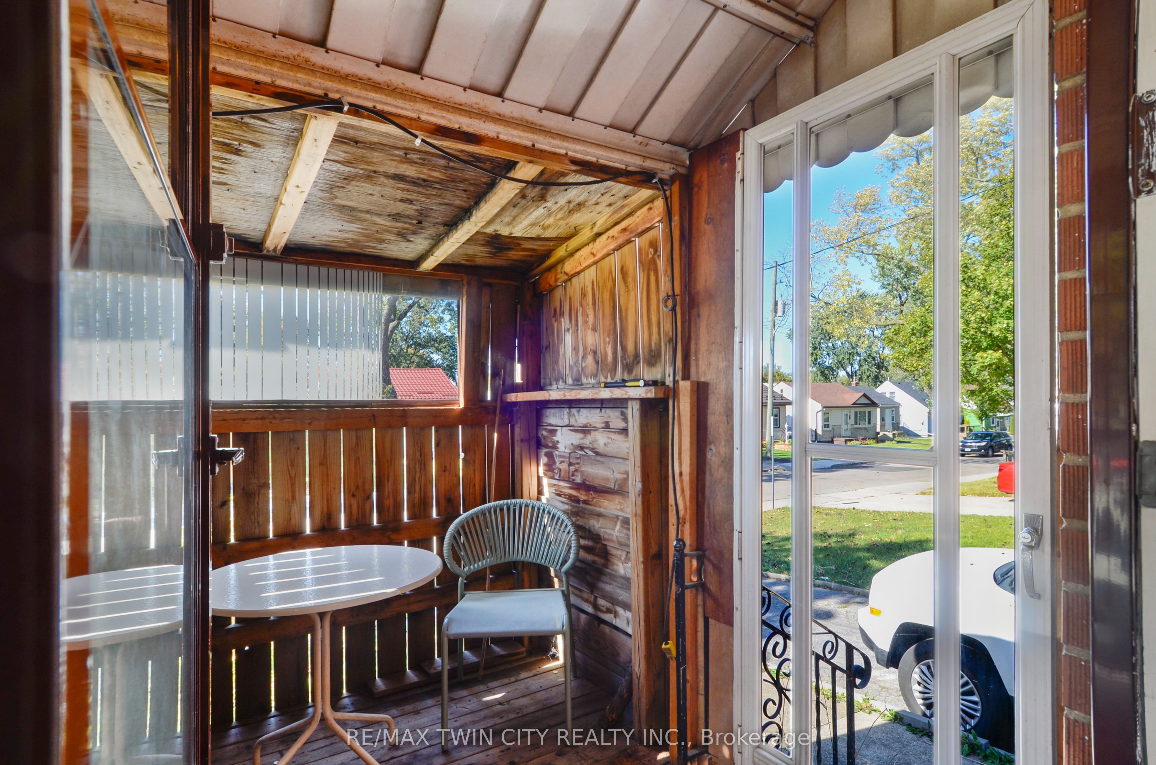 66 Walter Avenue N Property Photo 14