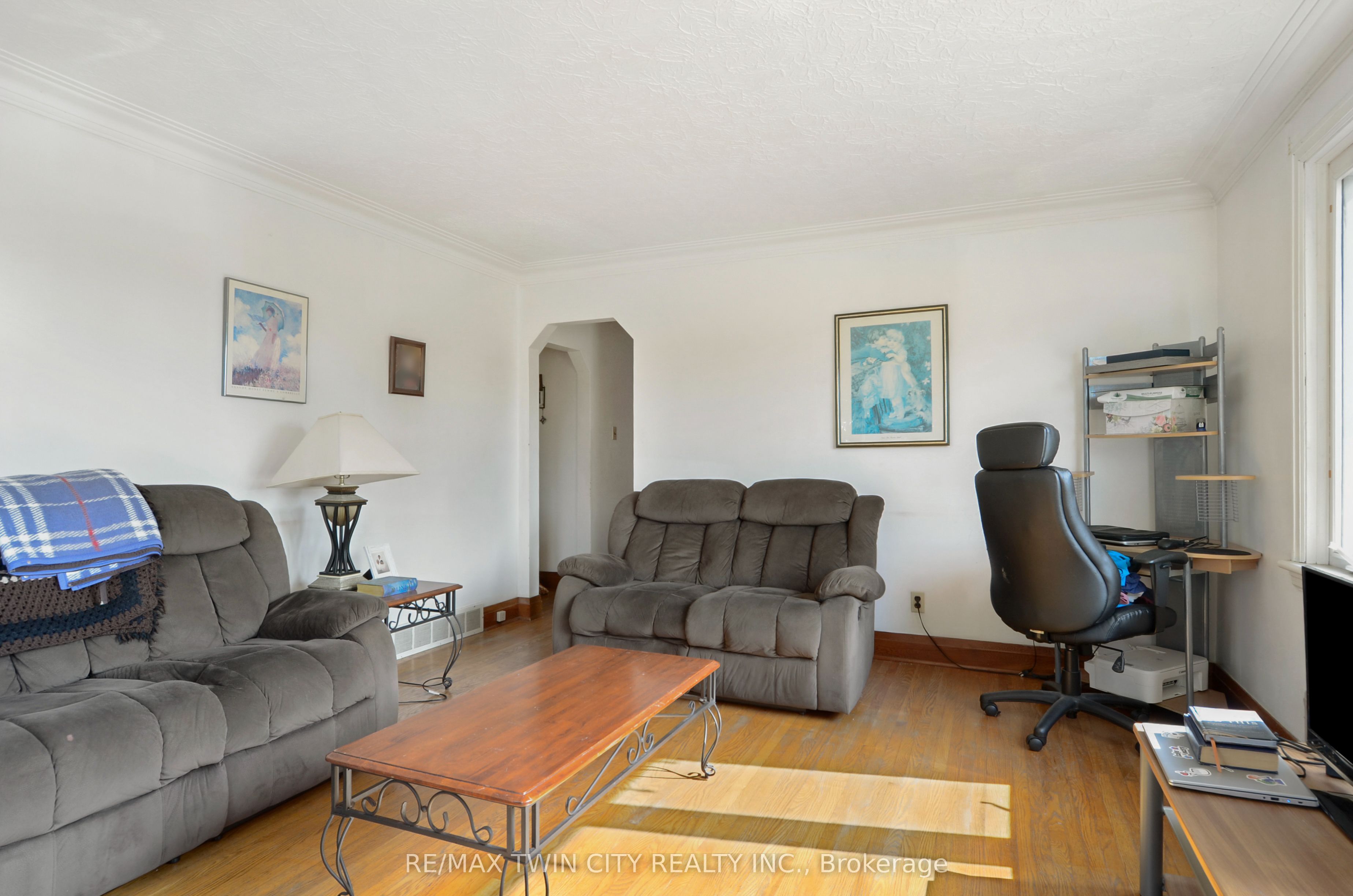 66 Walter Avenue N Property Photo 17