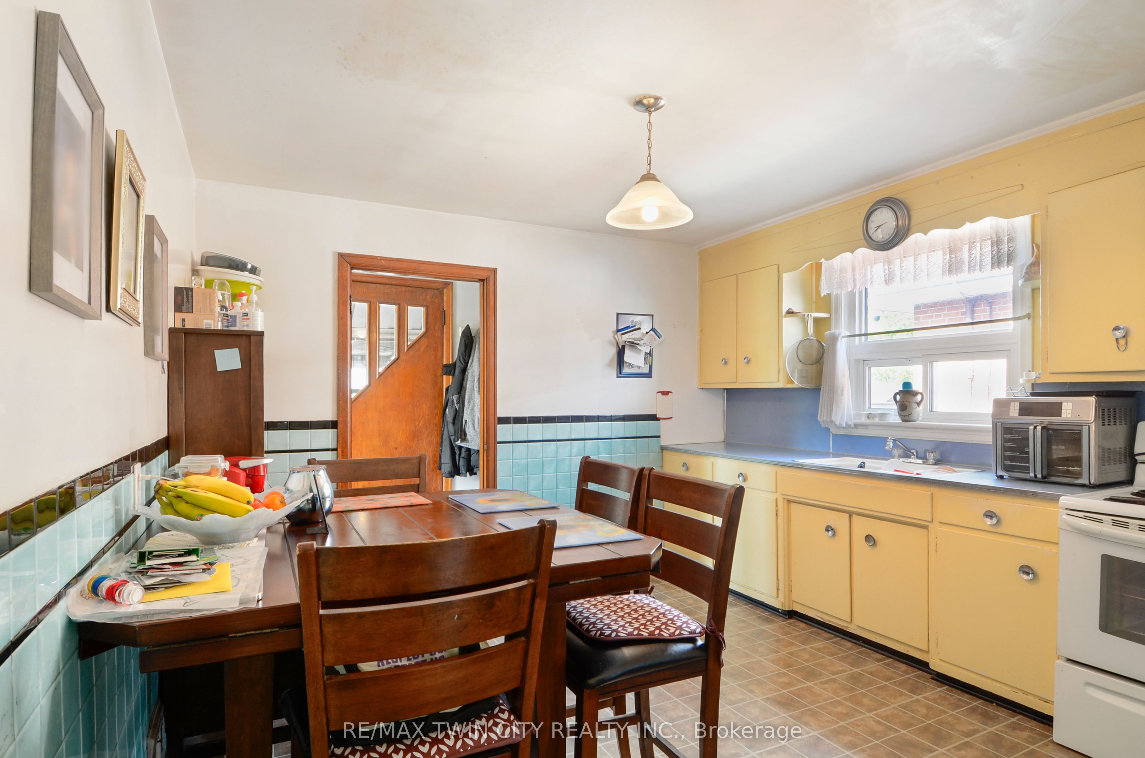 66 Walter Avenue N Property Photo 22
