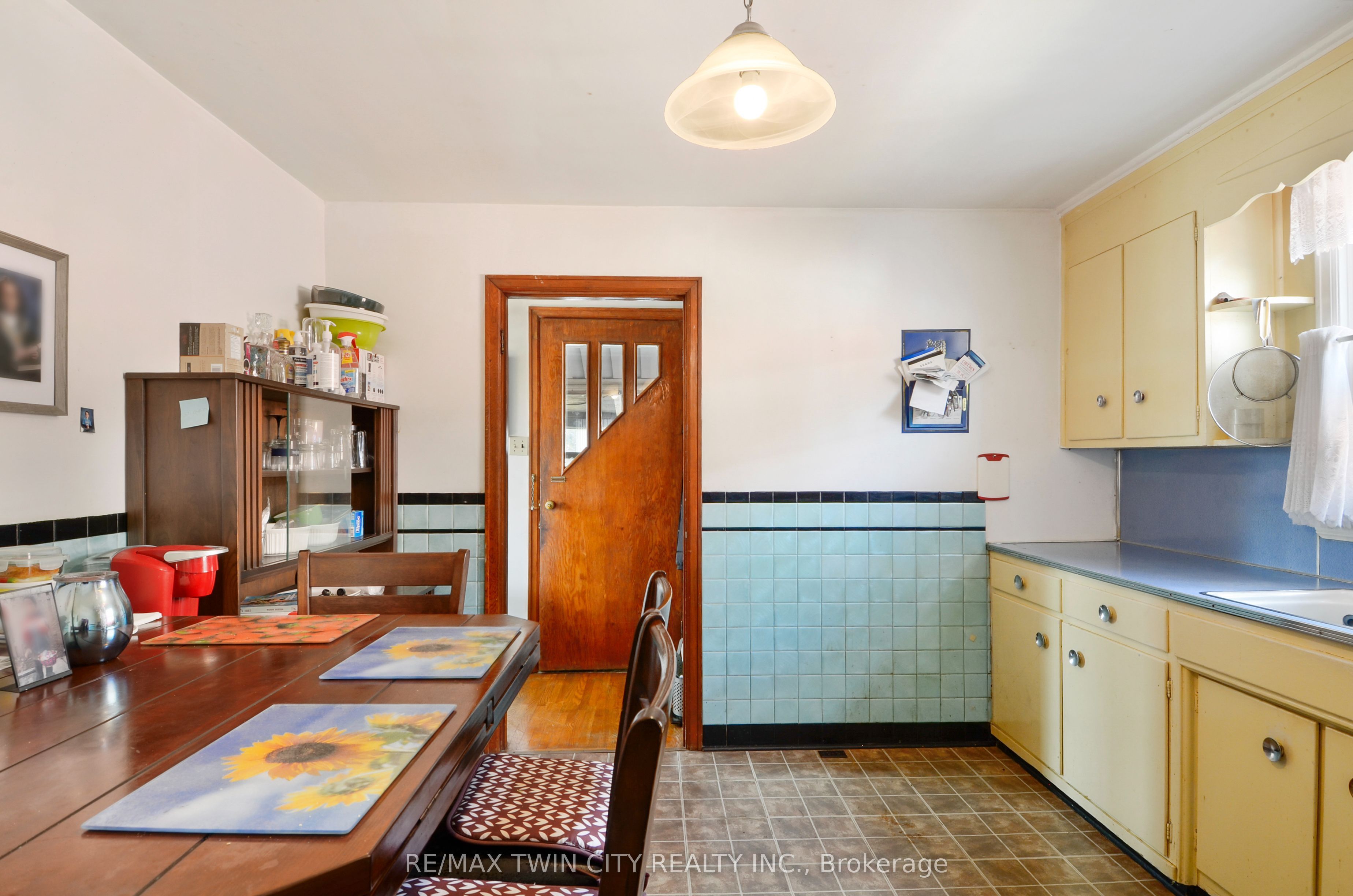66 Walter Avenue N Property Photo 24