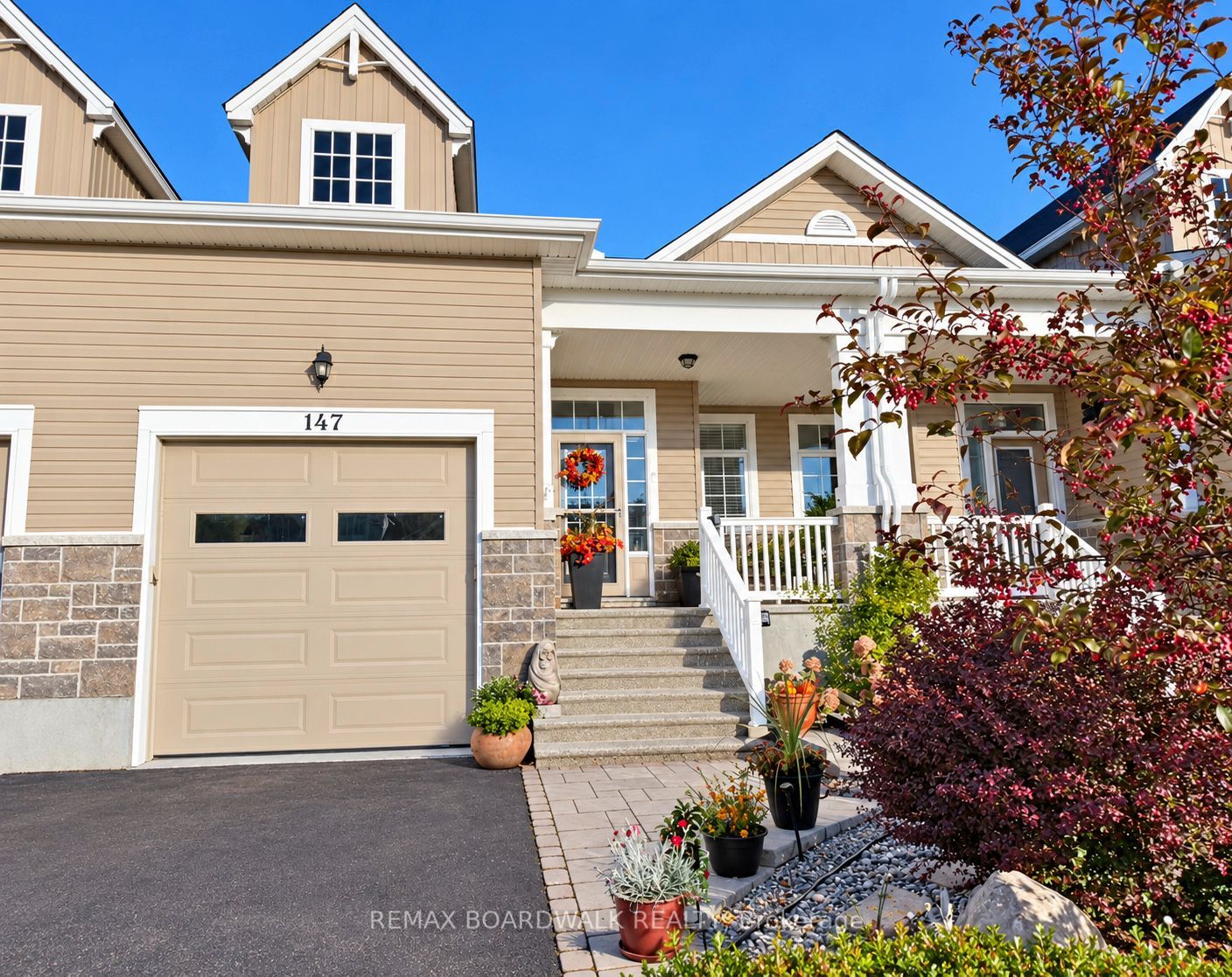 147 Oxford Street W Property Photo 1