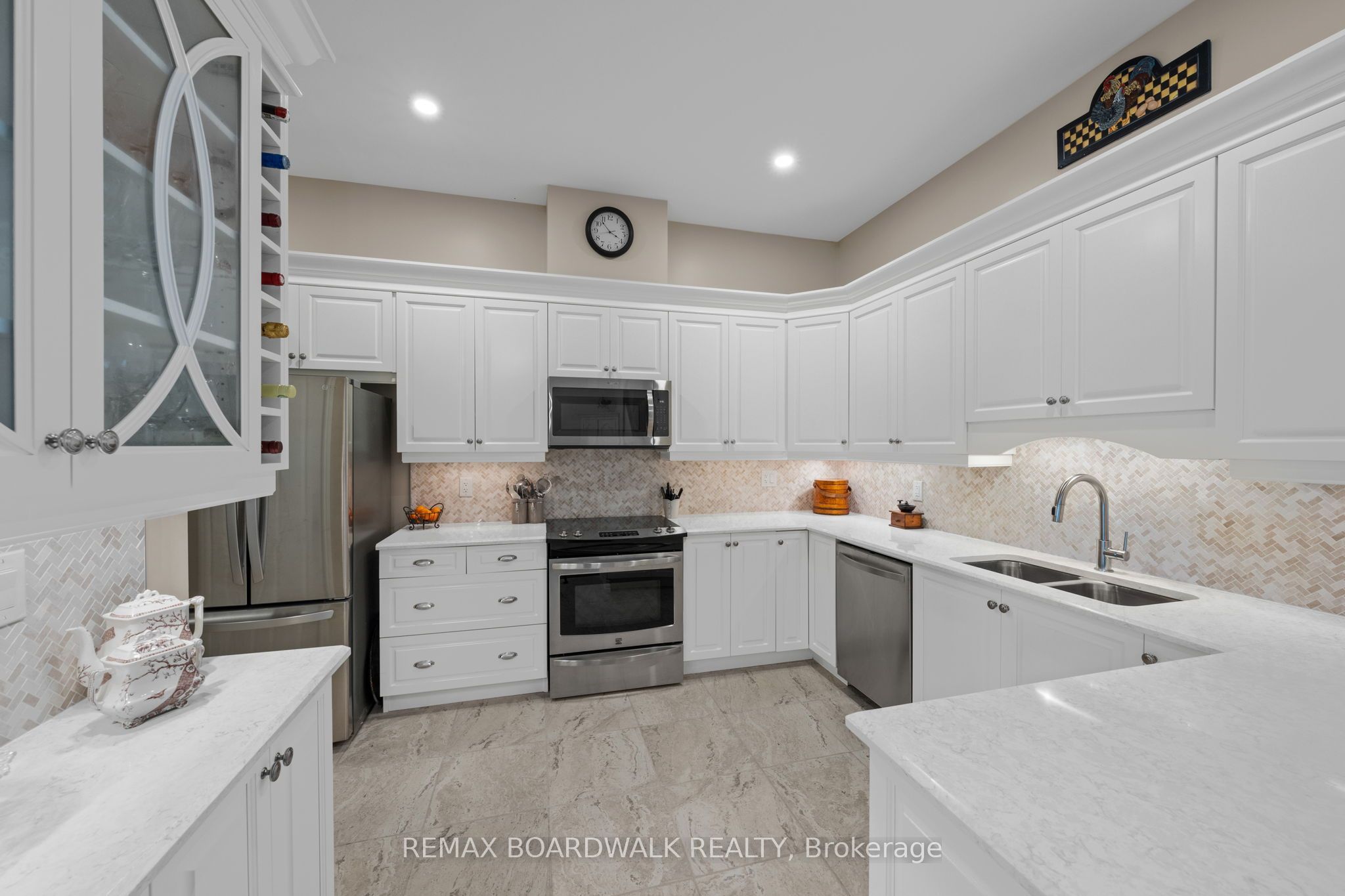 147 Oxford Street W Property Photo 8