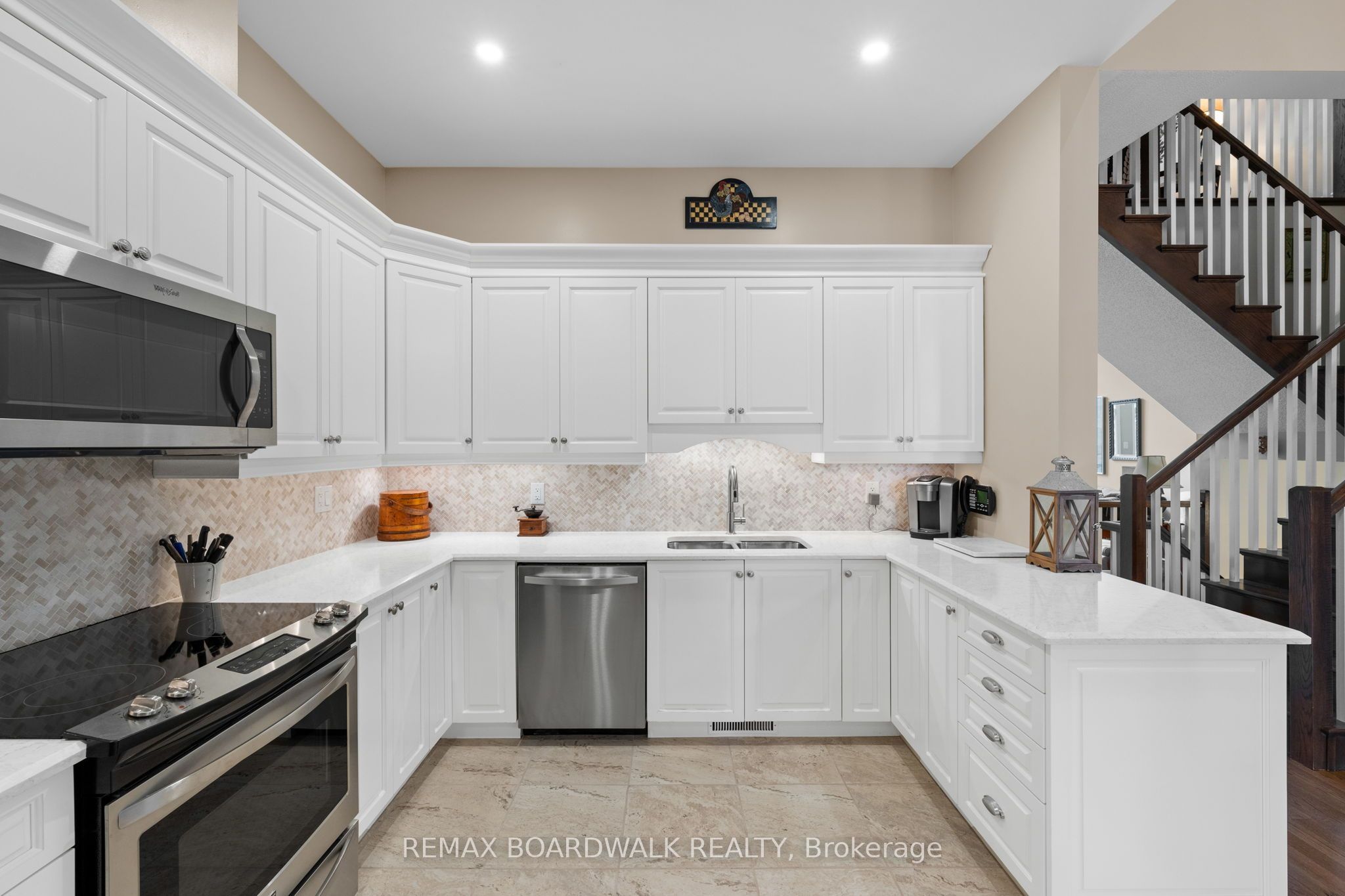 147 Oxford Street W Property Photo 9