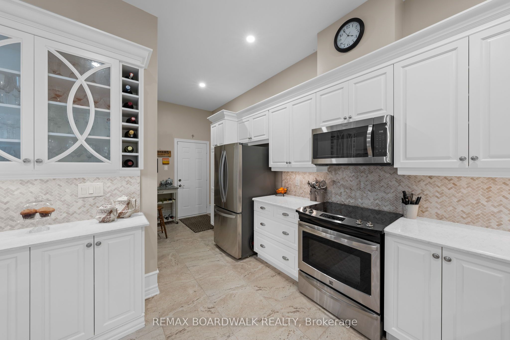 147 Oxford Street W Property Photo 10