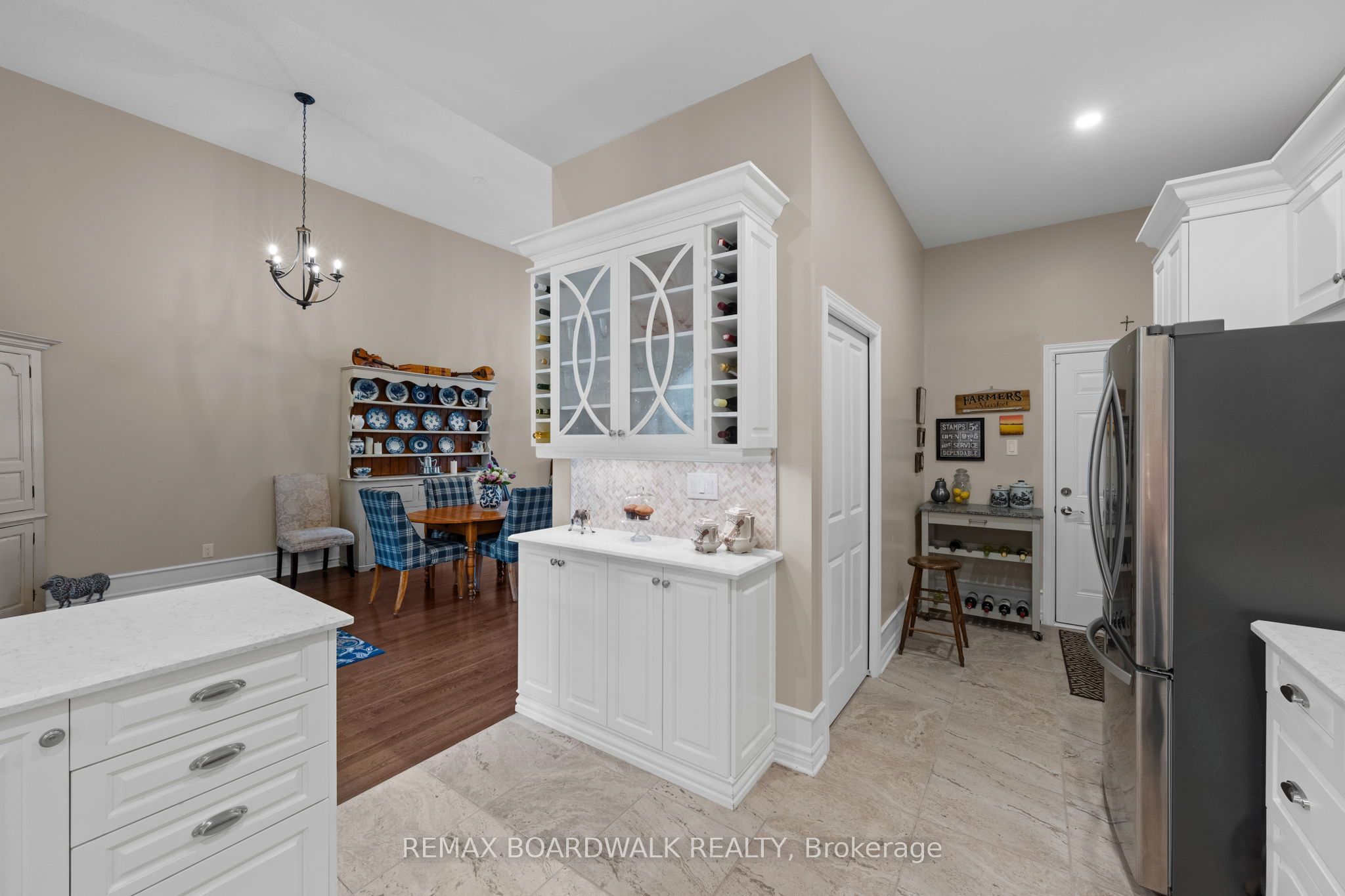 147 Oxford Street W Property Photo 11
