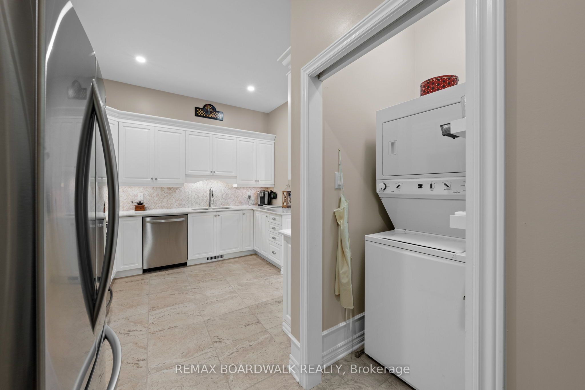147 Oxford Street W Property Photo 13