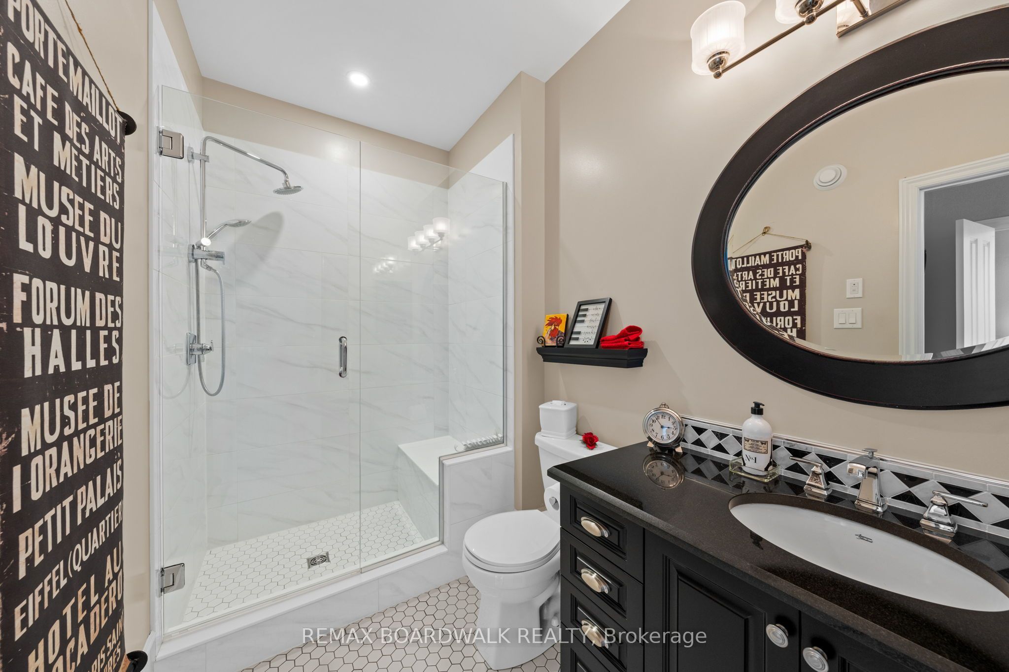 147 Oxford Street W Property Photo 22