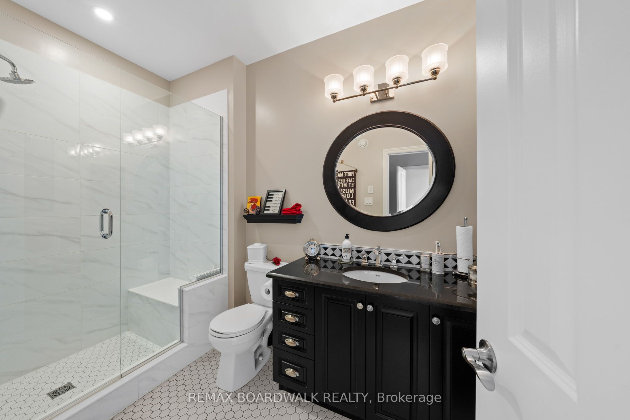 147 Oxford Street W Property Photo 23