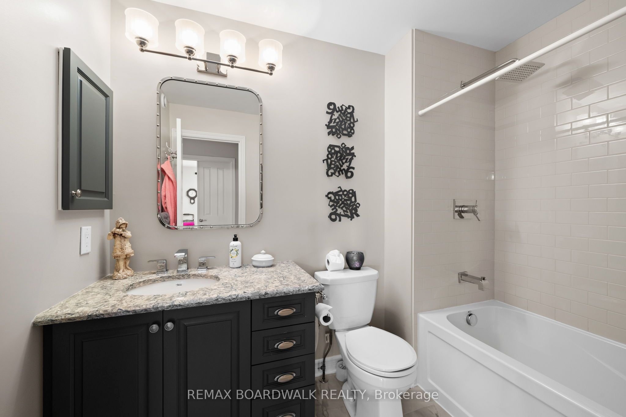 147 Oxford Street W Property Photo 30