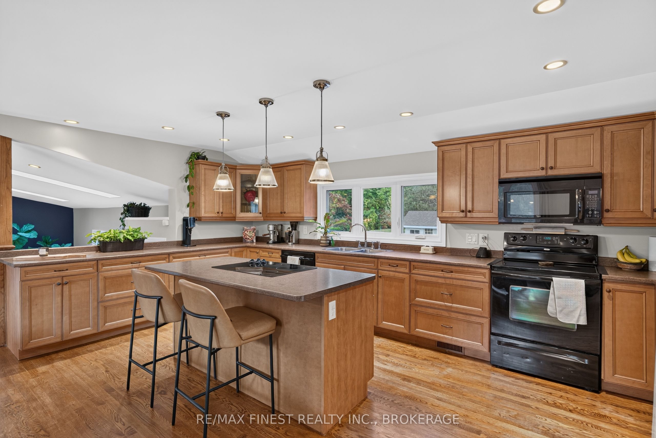 466 Mackenzie Road Property Photo 14