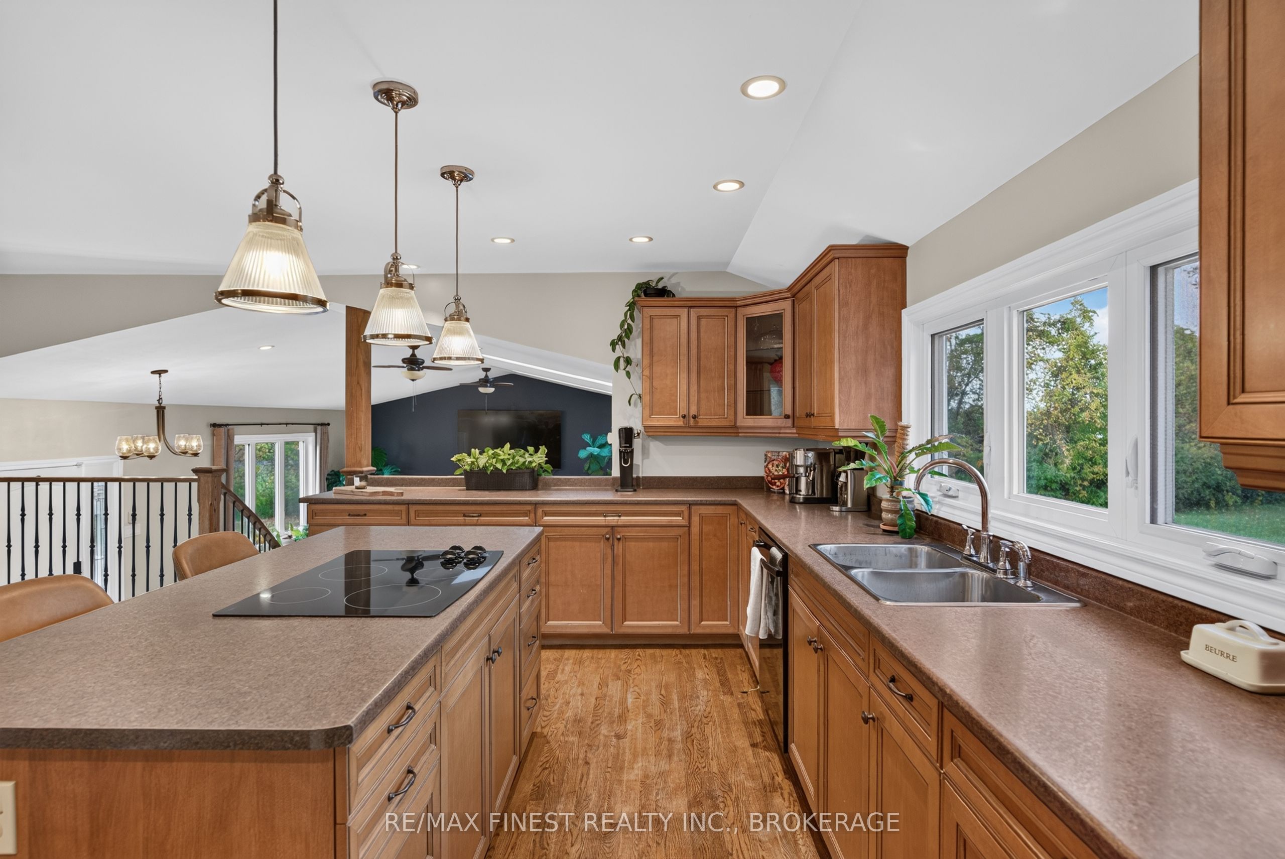 466 Mackenzie Road Property Photo 15