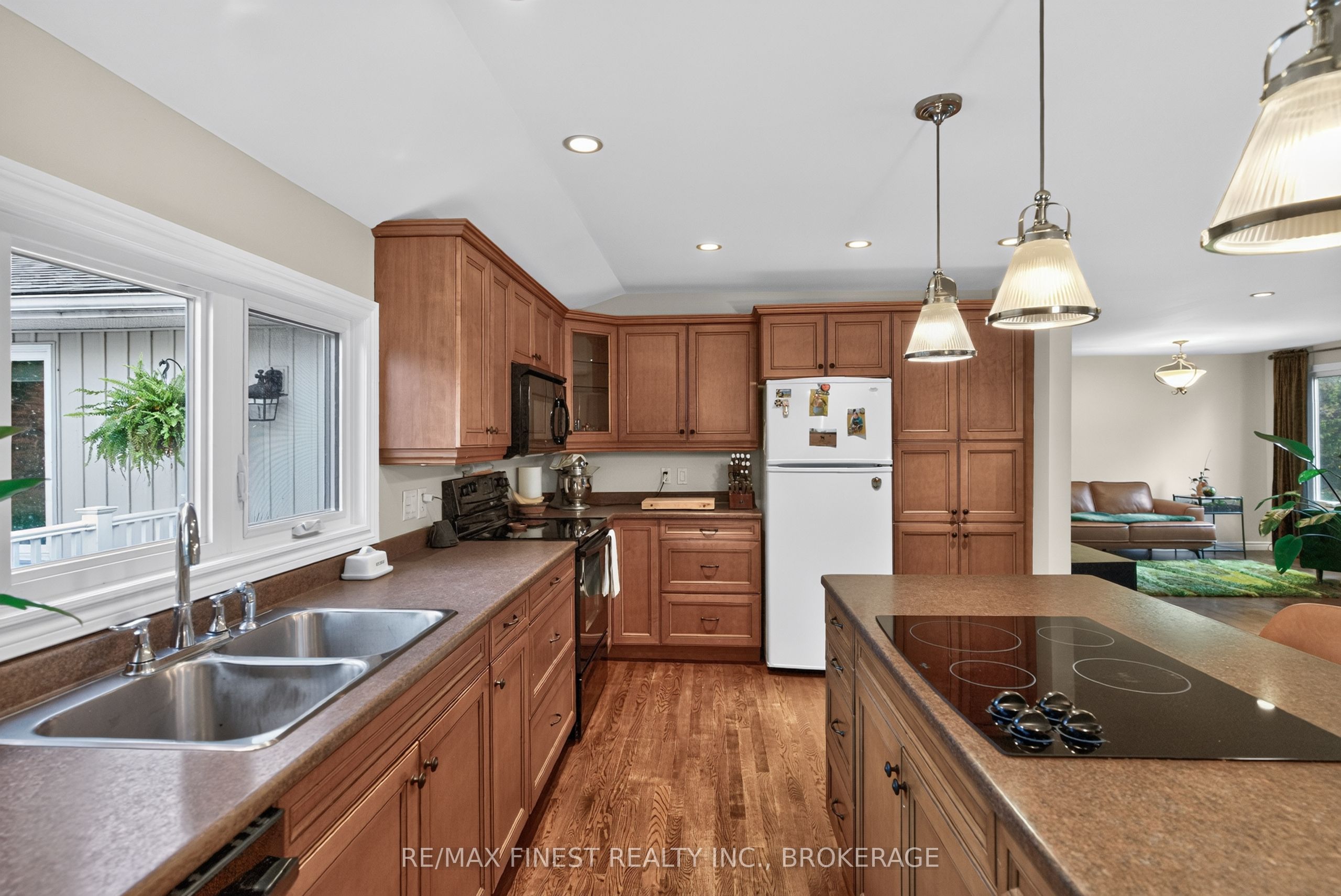 466 Mackenzie Road Property Photo 16