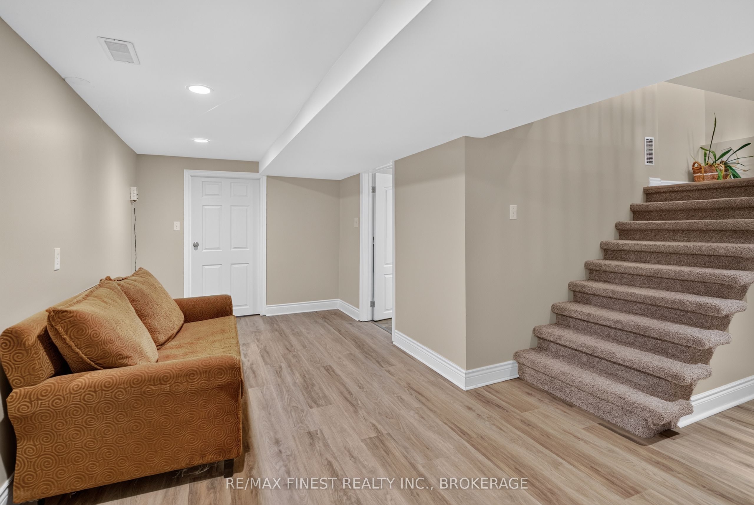 466 Mackenzie Road Property Photo 37