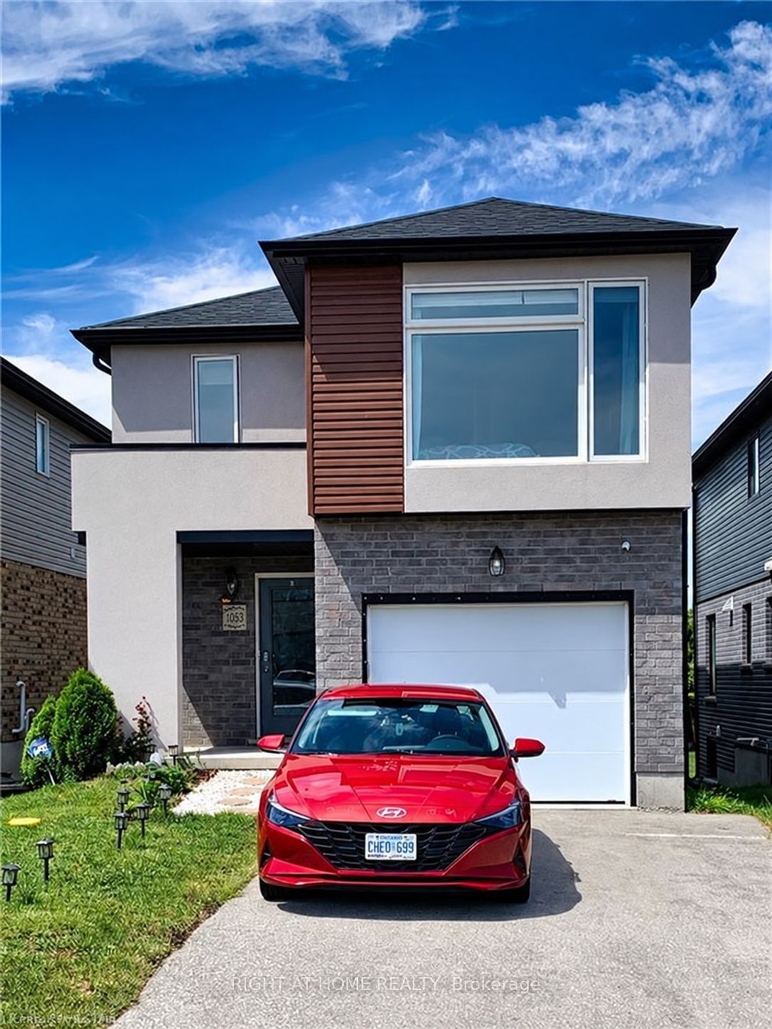 1855 Foxridge Crescent Property Photo 1