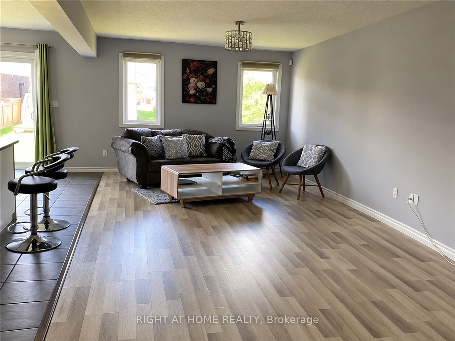 1855 Foxridge Crescent Property Photo 3