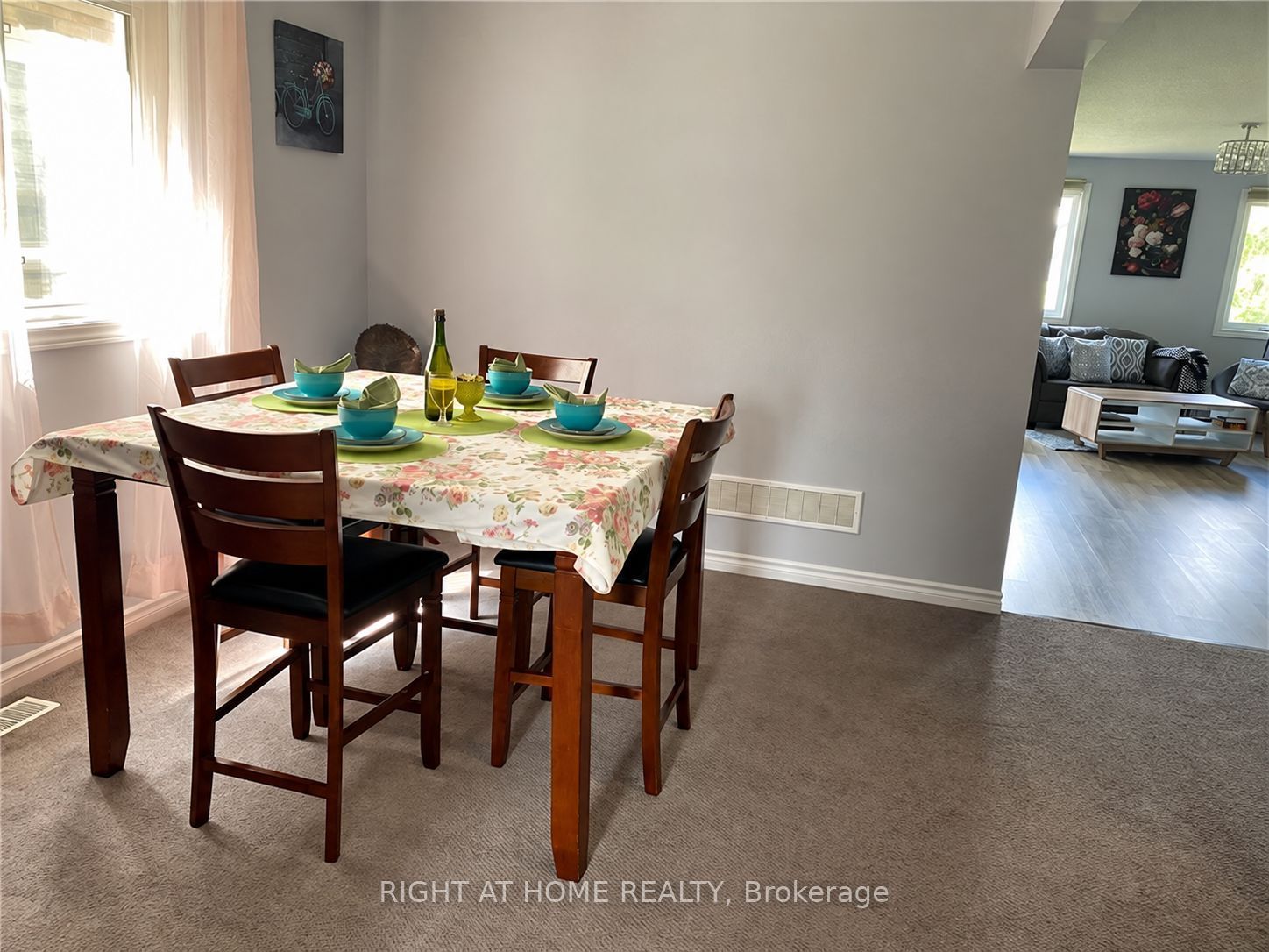 1855 Foxridge Crescent Property Photo 5