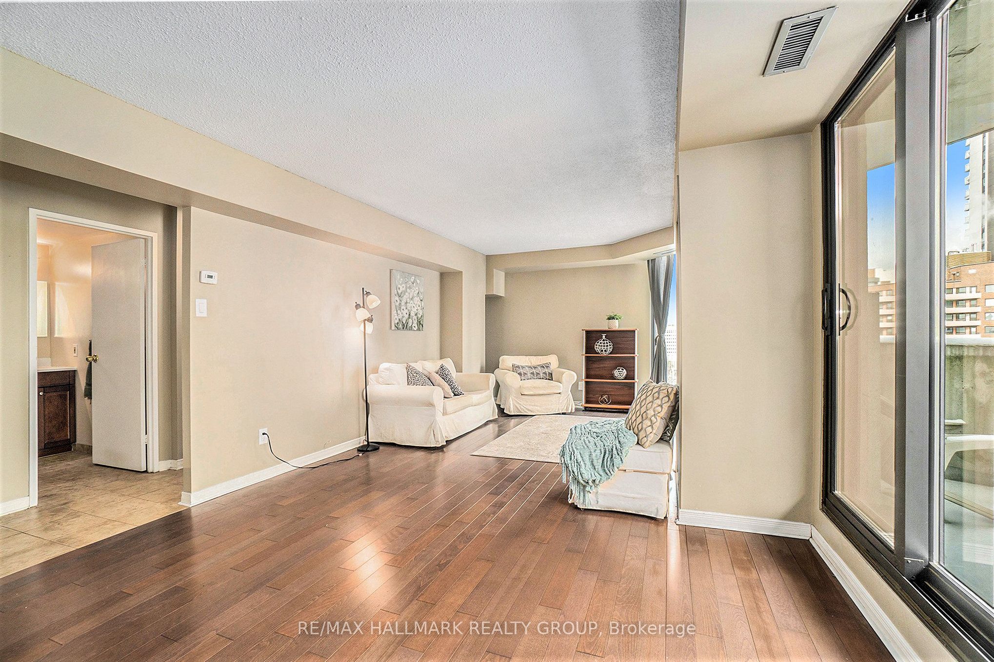200 Bay Street 1102 Property Photo 3