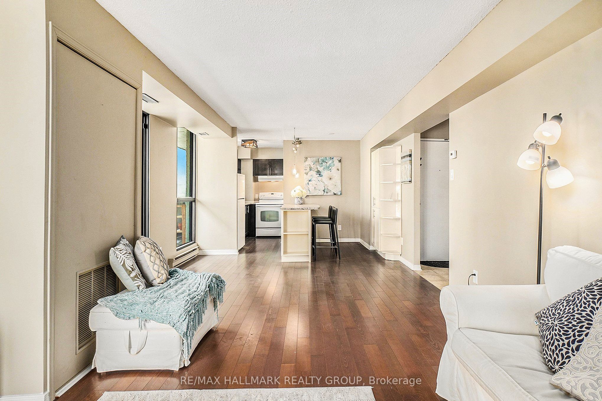 200 Bay Street 1102 Property Photo 6