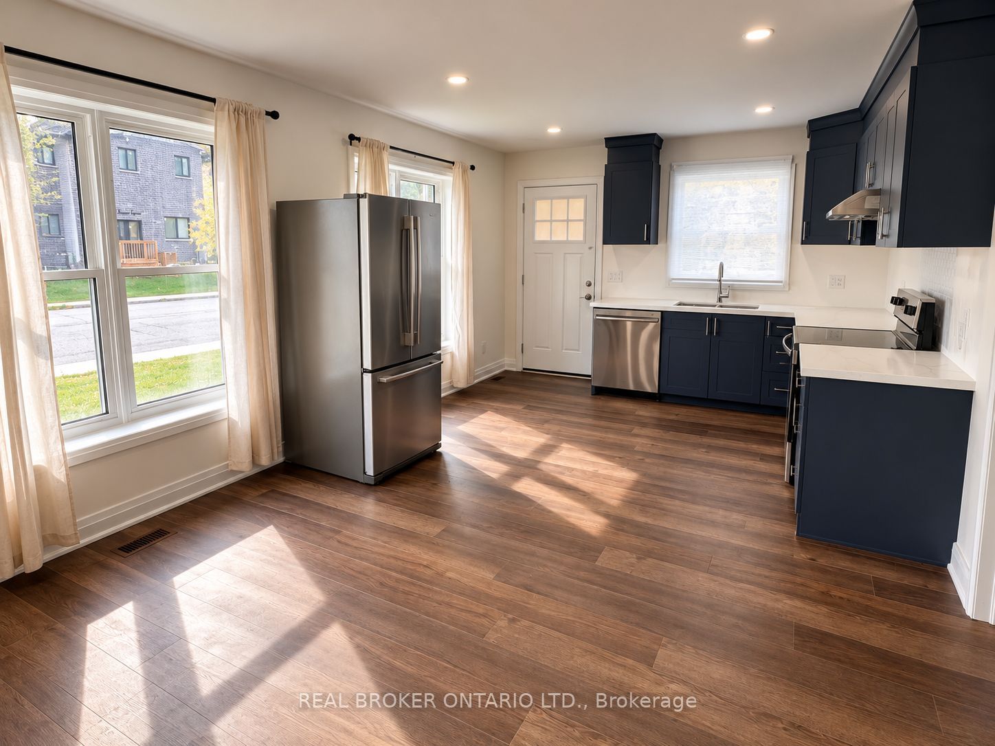 15 Keele Street Unit B Property Photo 2