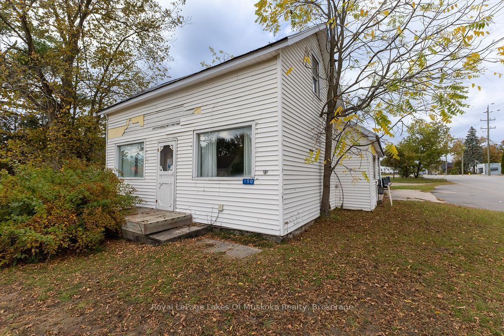 190 Phillip Street E Property Photo 2