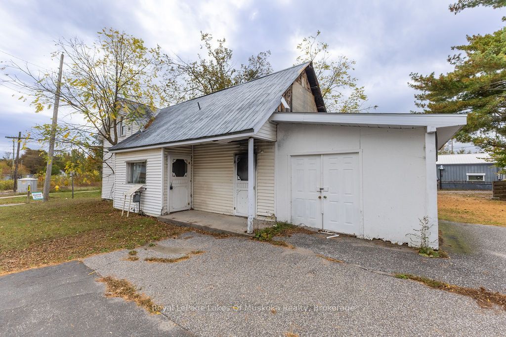 190 Phillip Street E Property Photo 4