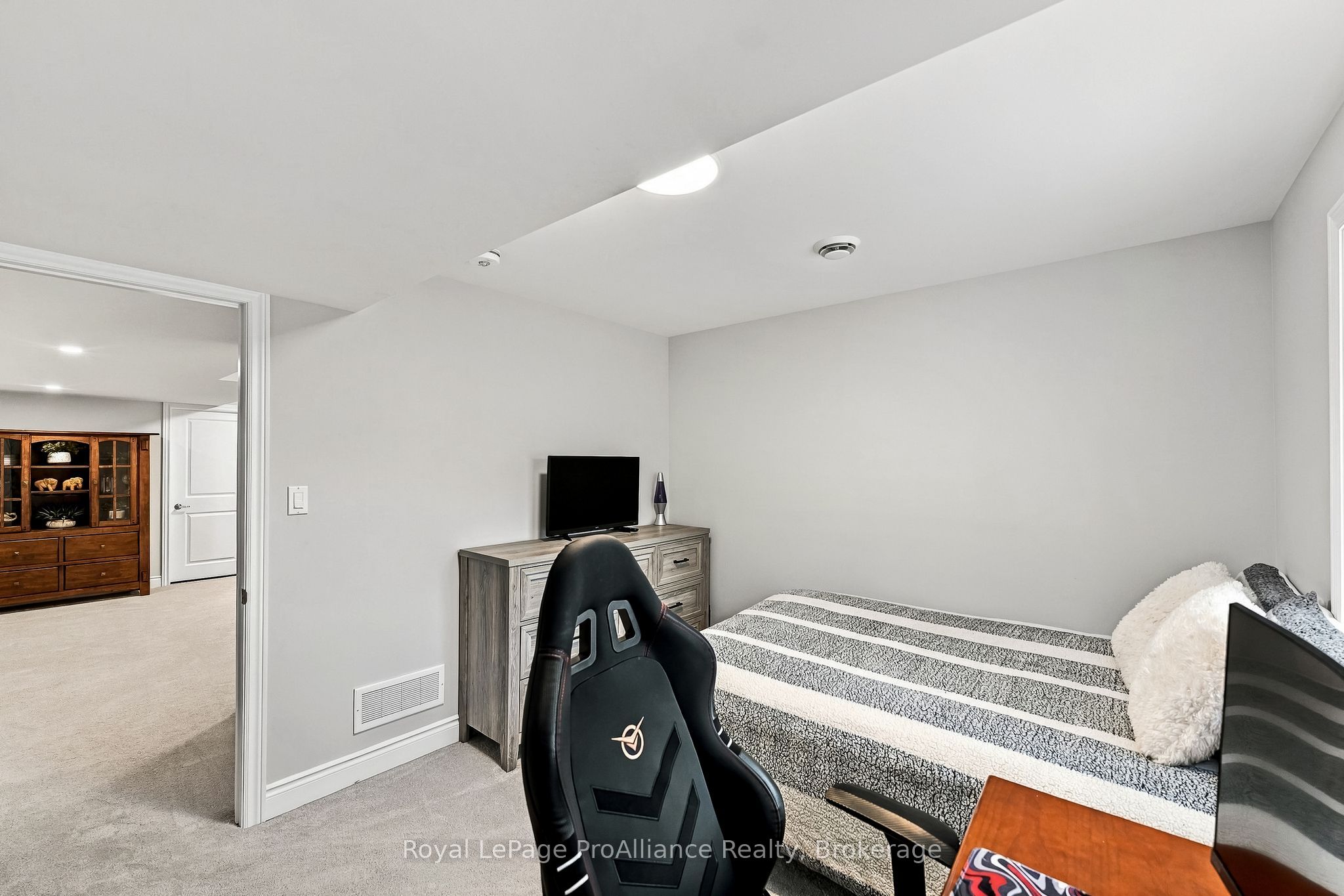 17 Clayton John Avenue Property Photo 39