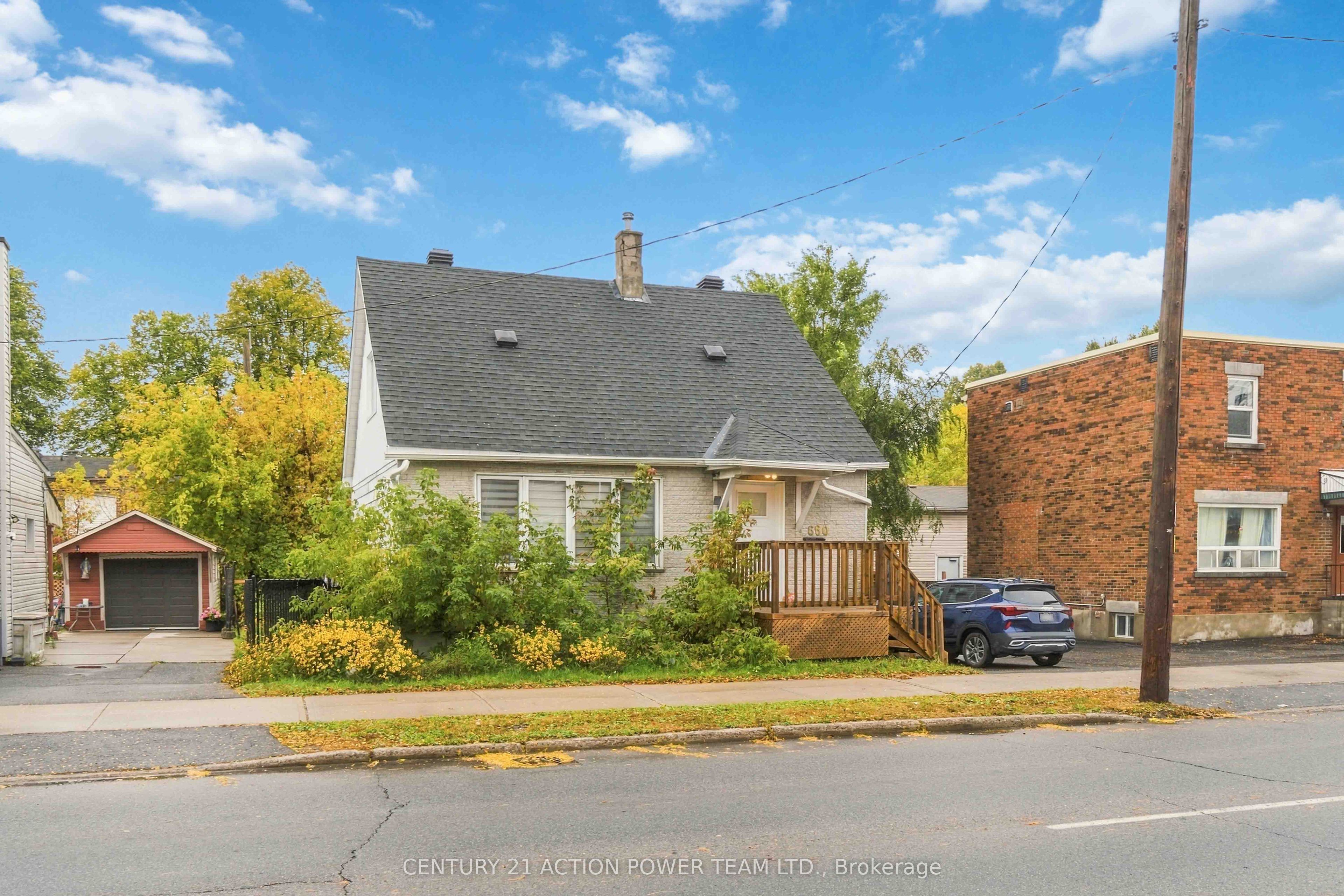 660 St Laurent Boulevard Property Photo 2