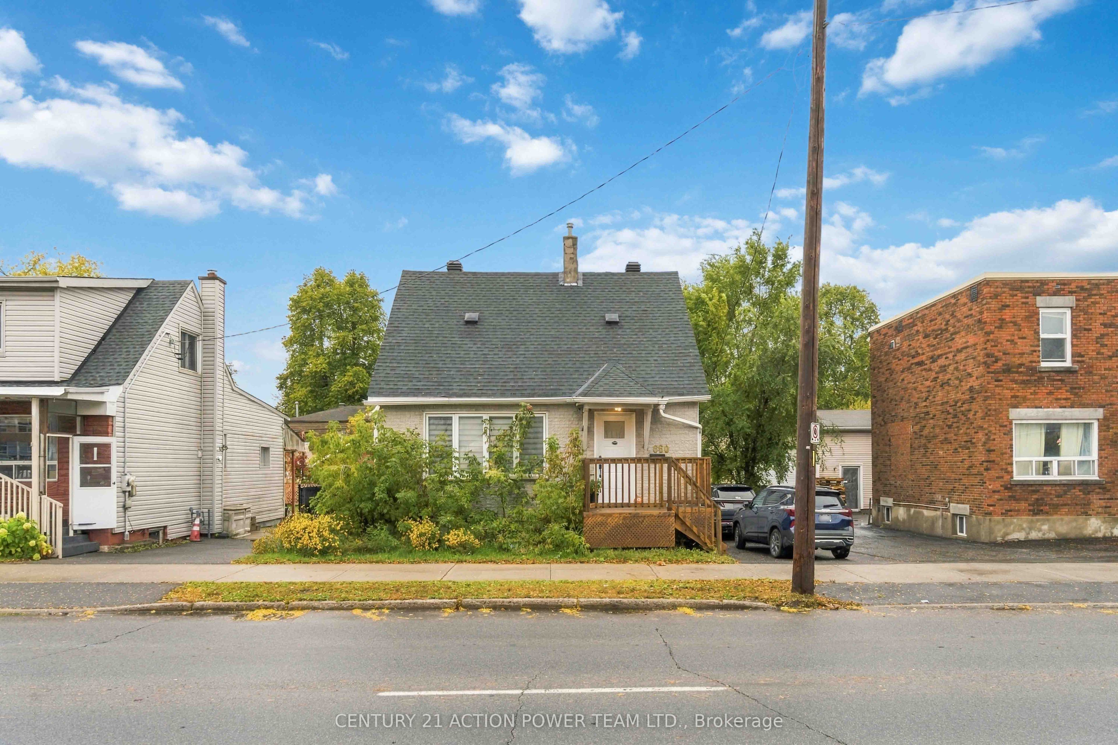 660 St Laurent Boulevard Property Photo 3