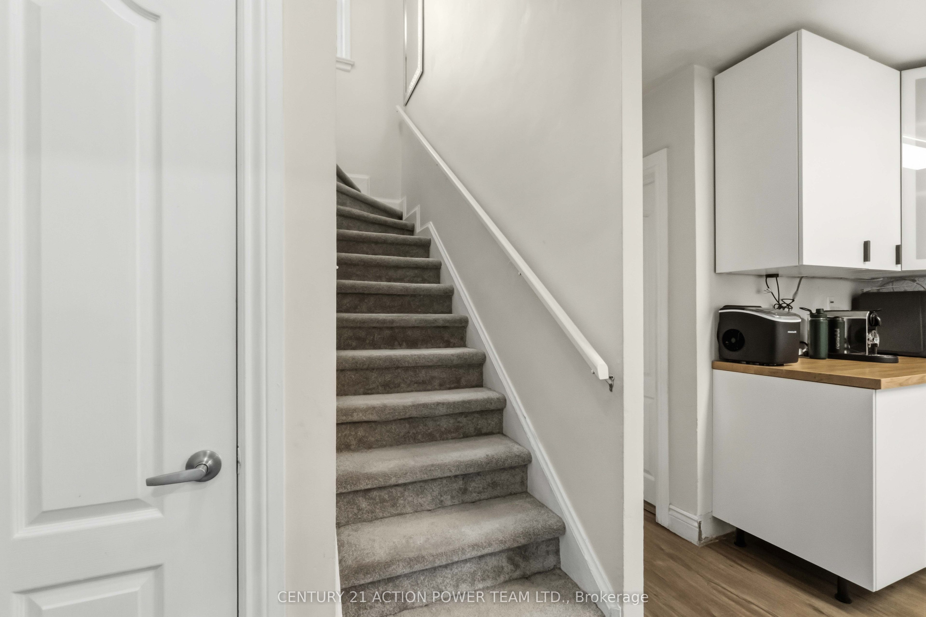 660 St Laurent Boulevard Property Photo 10