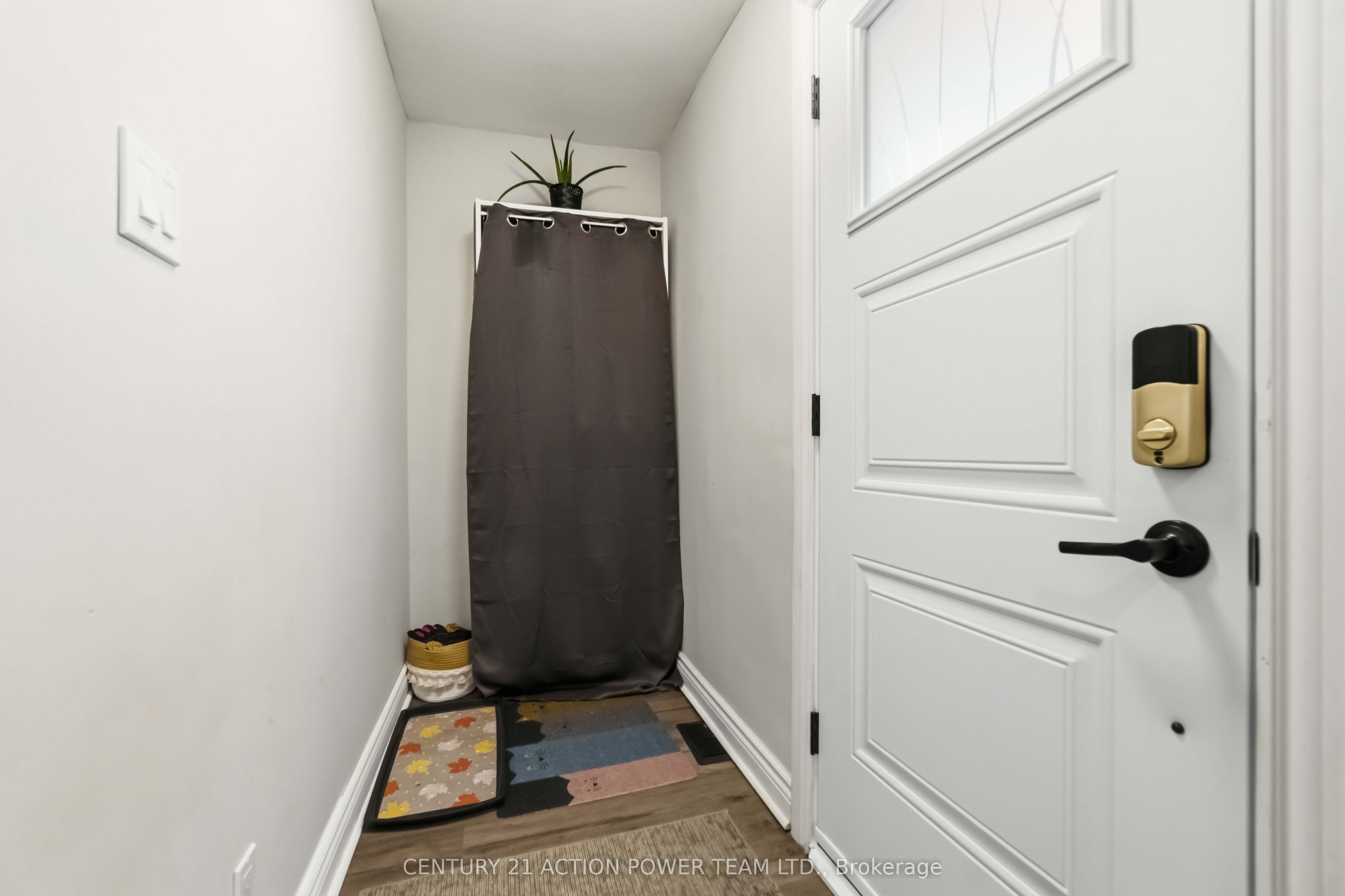 660 St Laurent Boulevard Property Photo 15