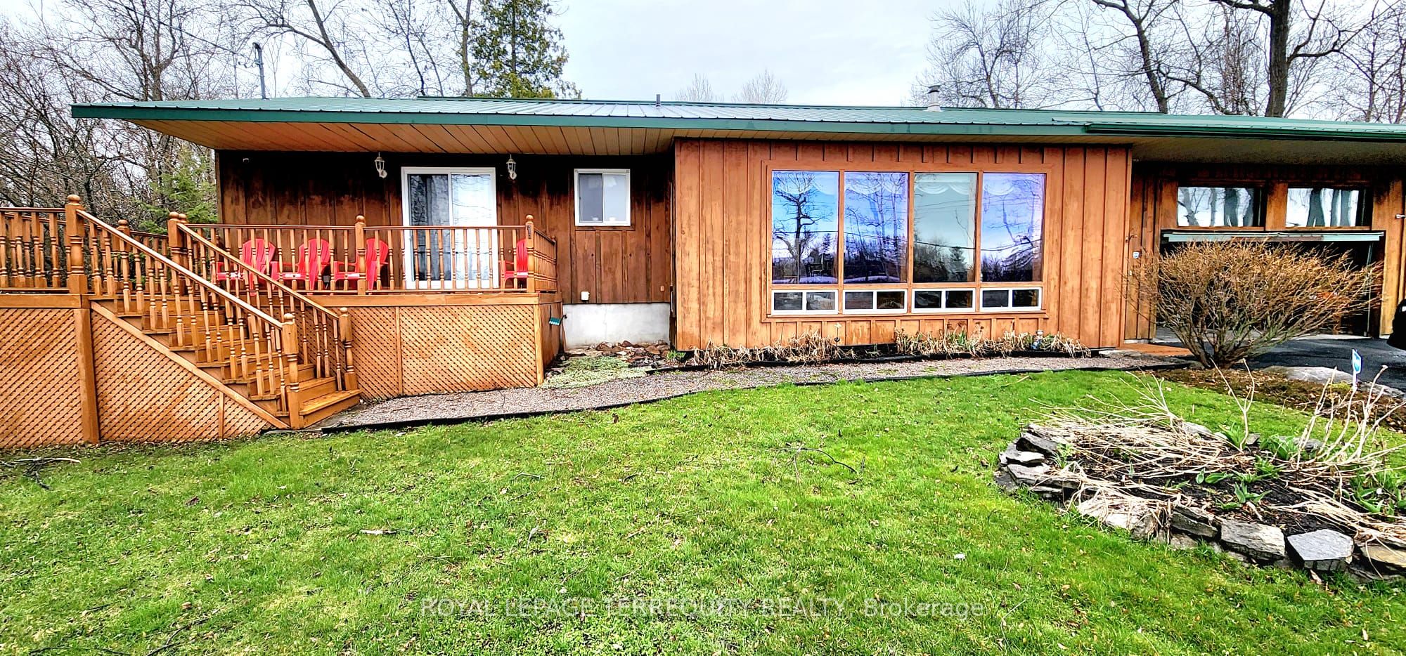 117 Front Street W Property Photo 1