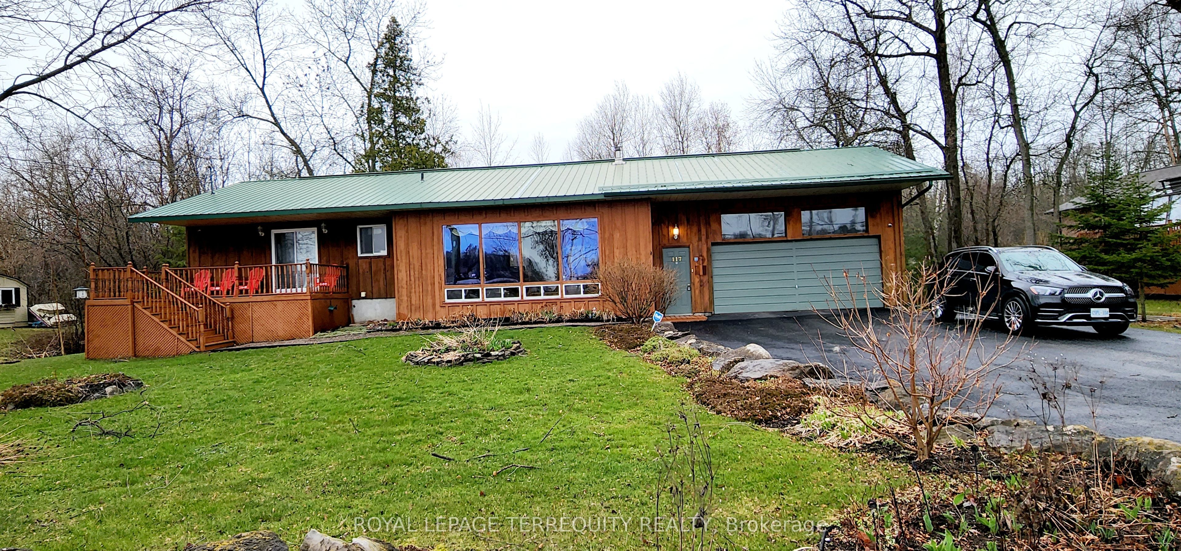 117 Front Street W Property Photo 2