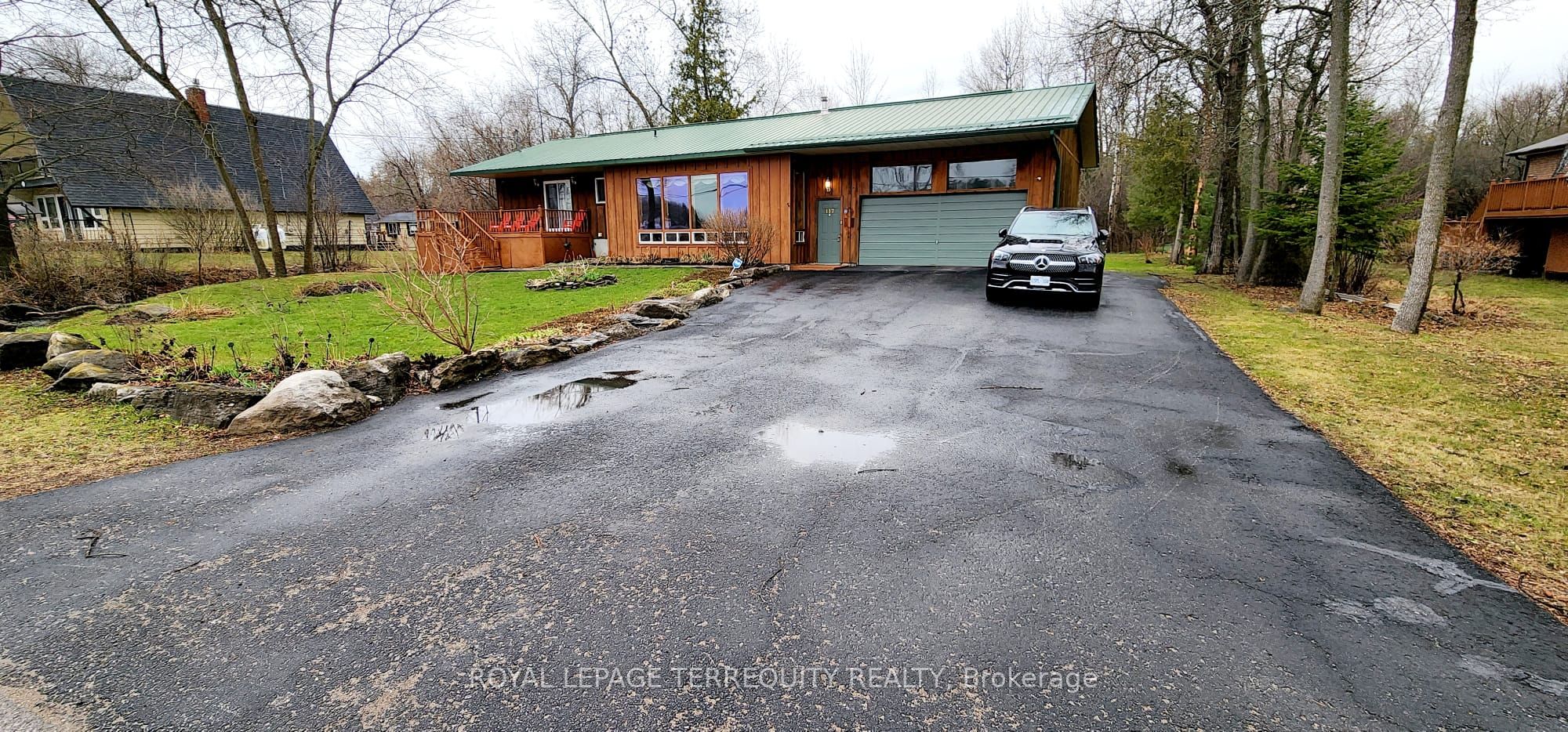 117 Front Street W Property Photo 3