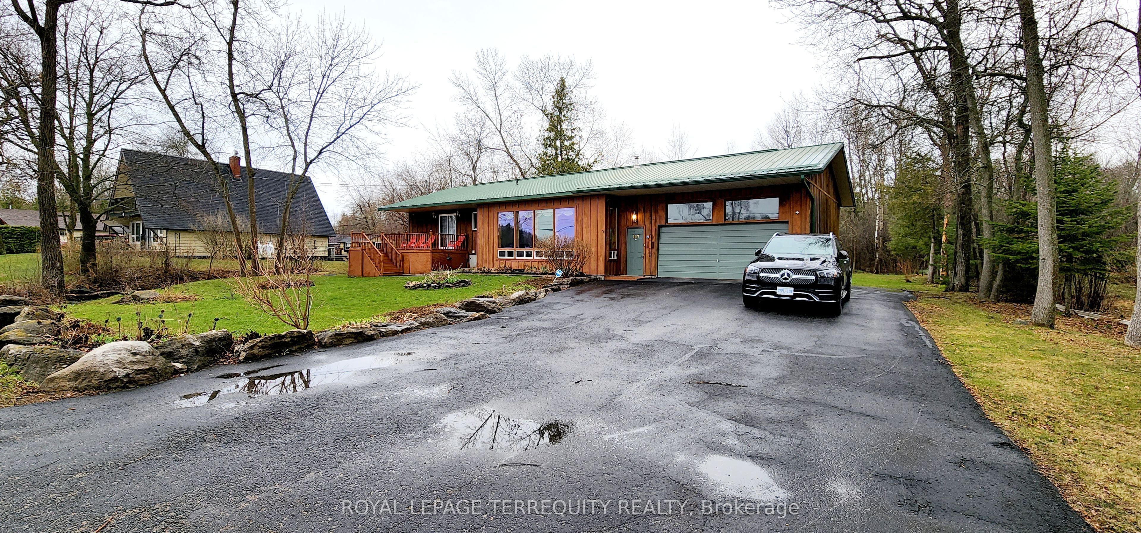 117 Front Street W Property Photo 6