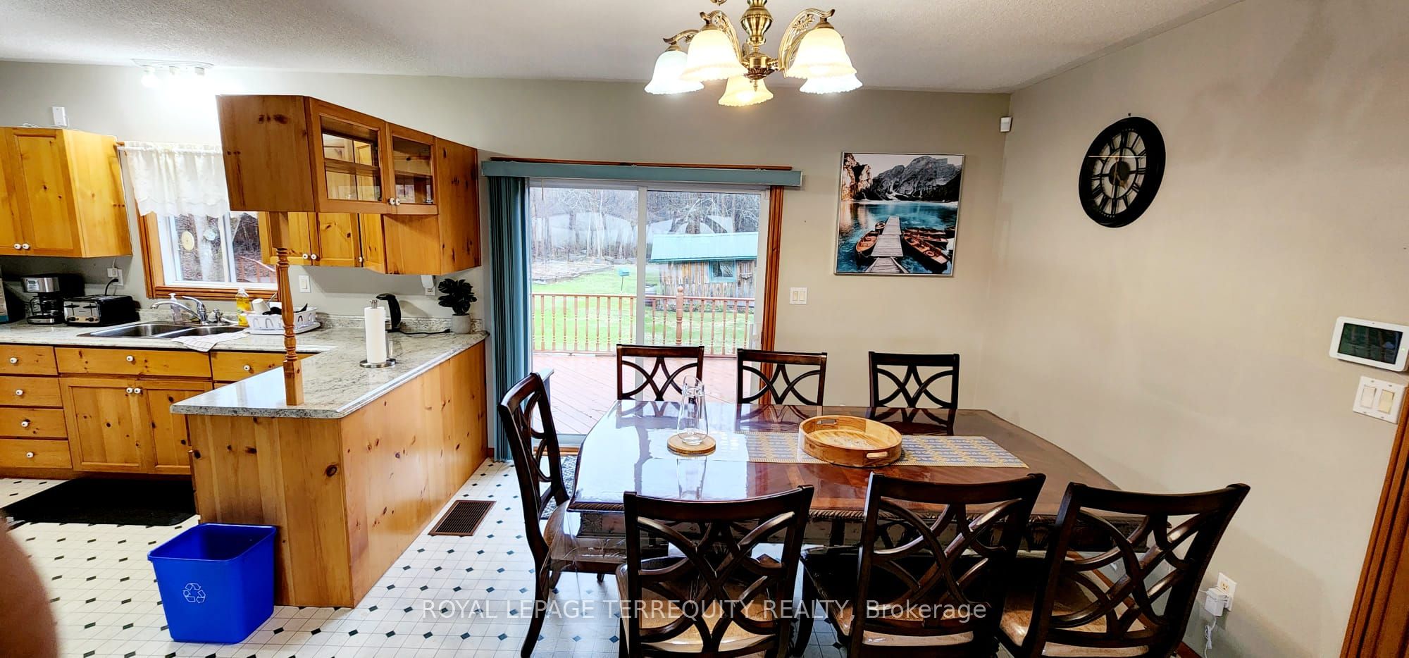 117 Front Street W Property Photo 9
