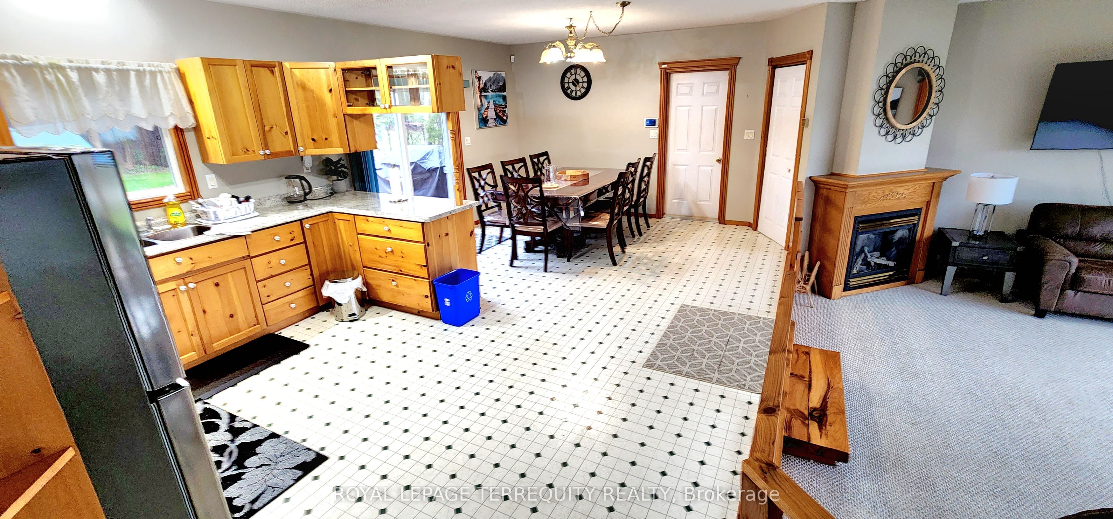 117 Front Street W Property Photo 13