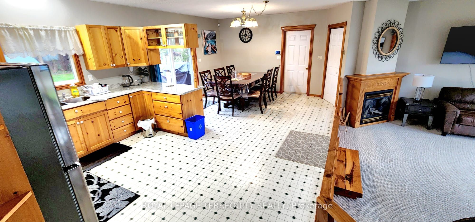 117 Front Street W Property Photo 16