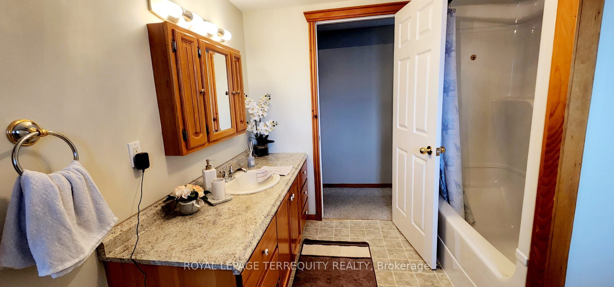 117 Front Street W Property Photo 25