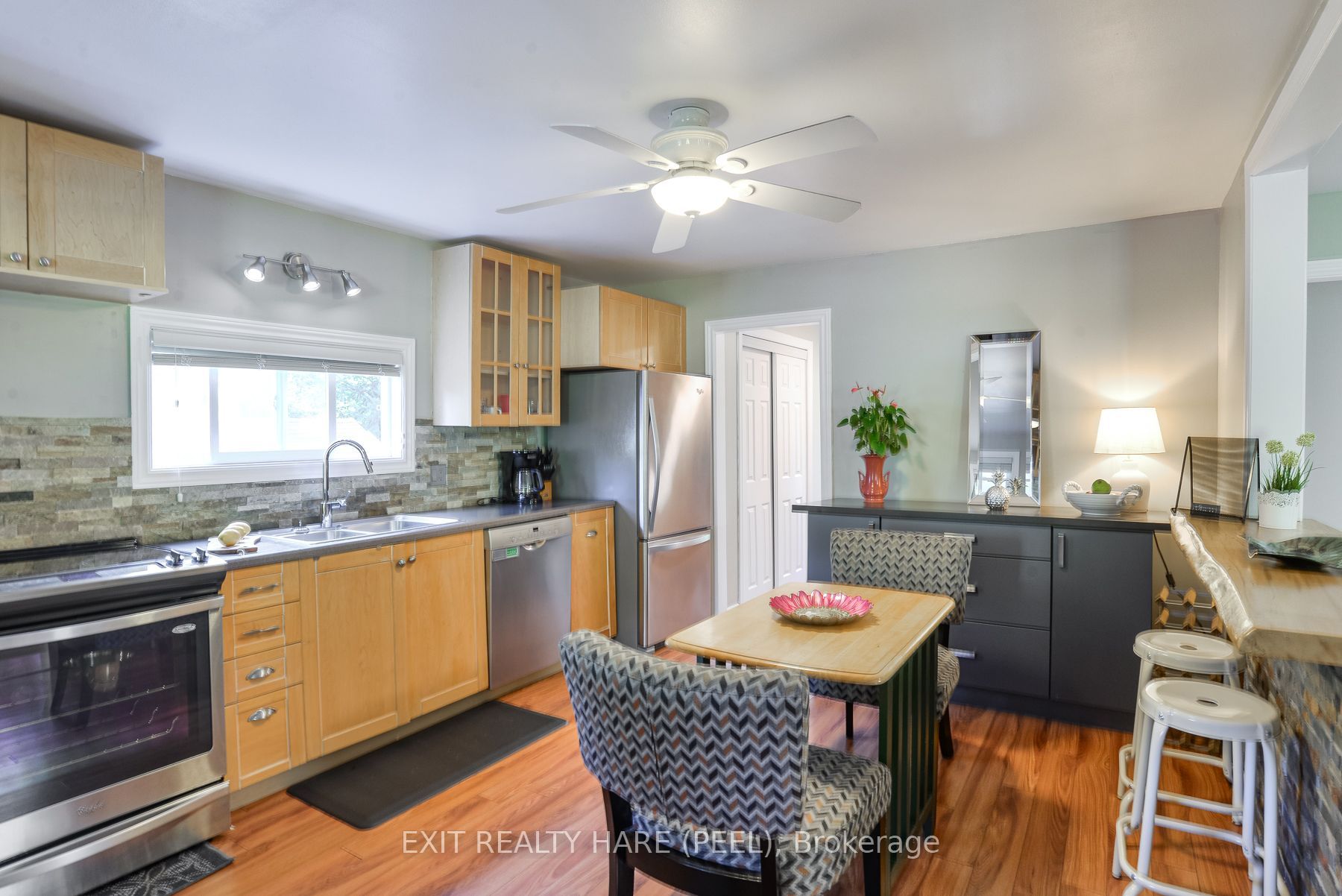 1082 Lambert Road Property Photo 5