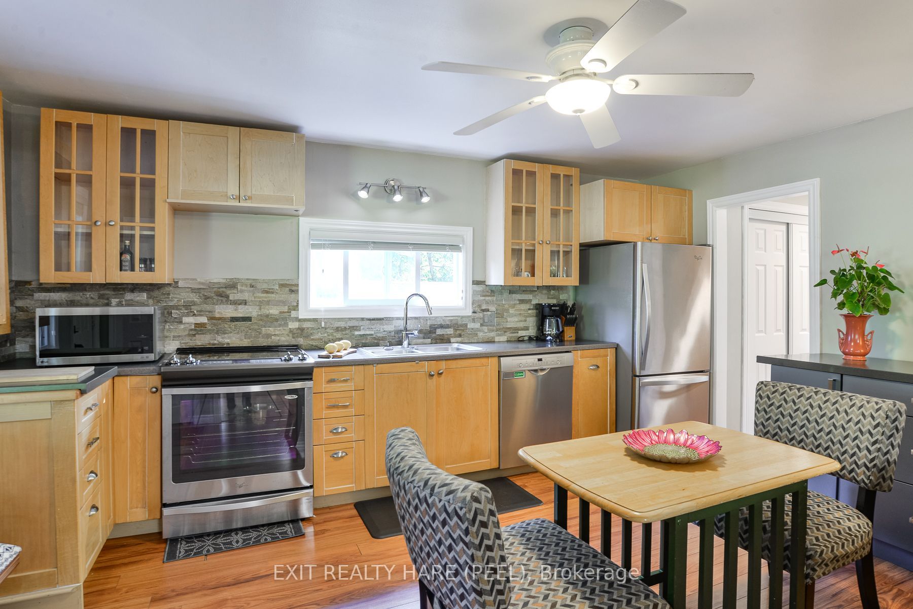 1082 Lambert Road Property Photo 6