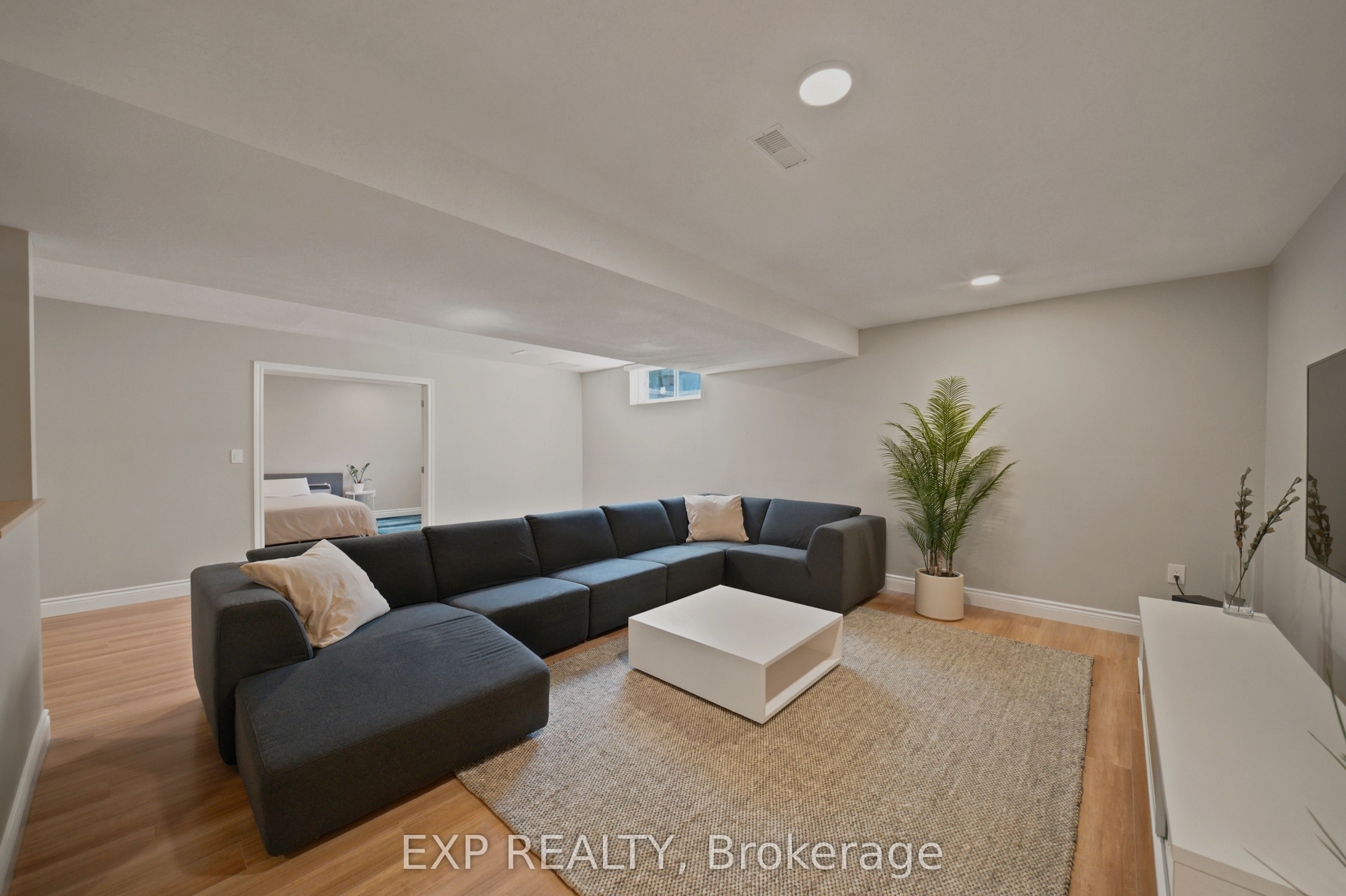 16 Bridlegate Place Property Photo 35