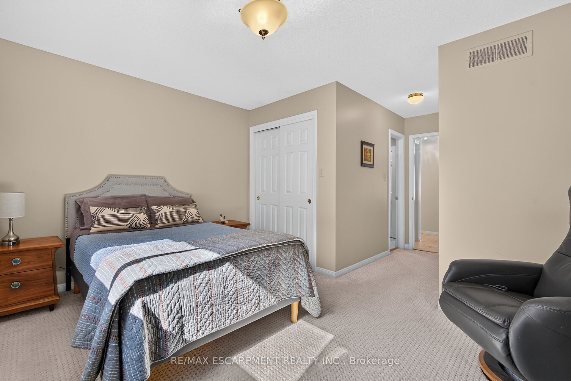 14 Steflar Street Property Photo 32
