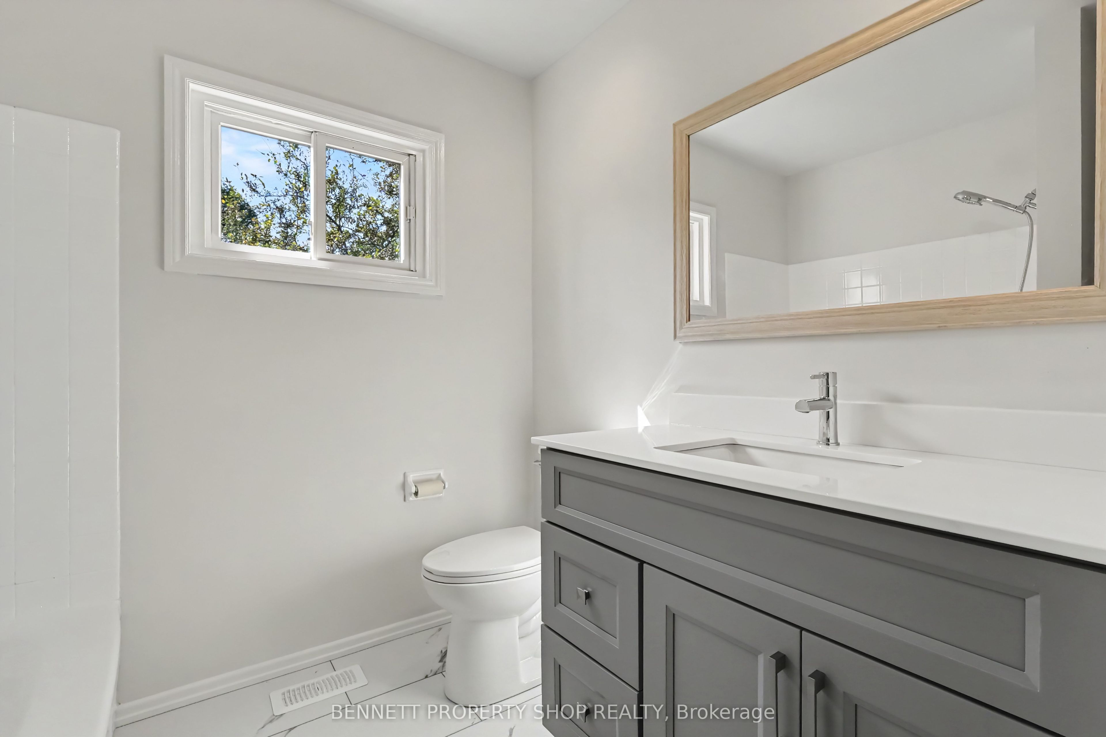 639 Morin Street 7 Property Photo 8
