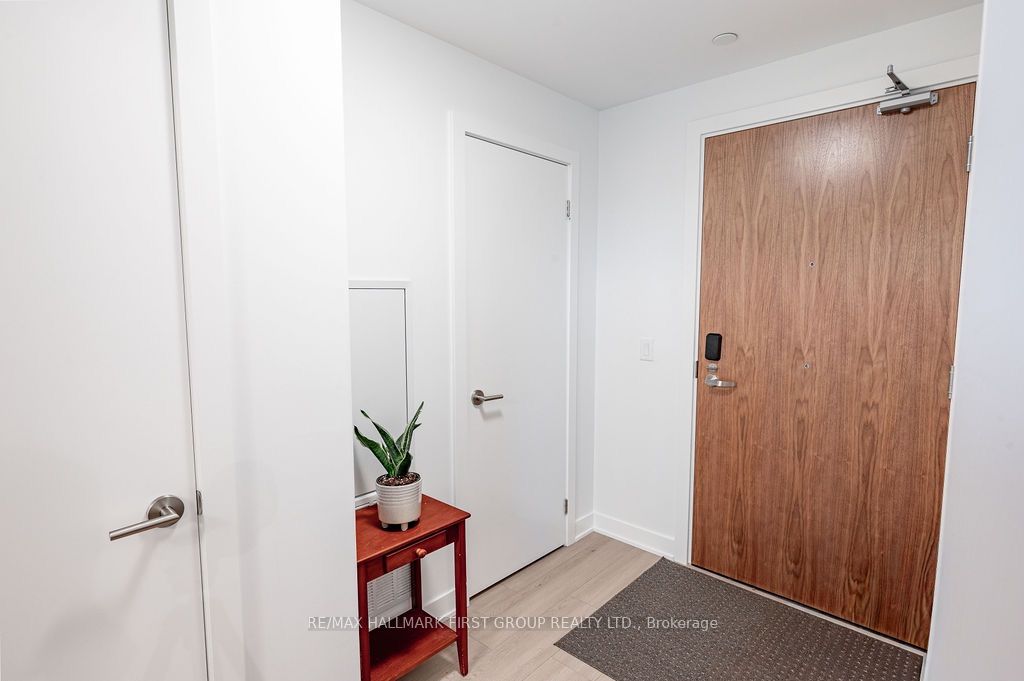 25 Wellington Street 610 Property Photo 4